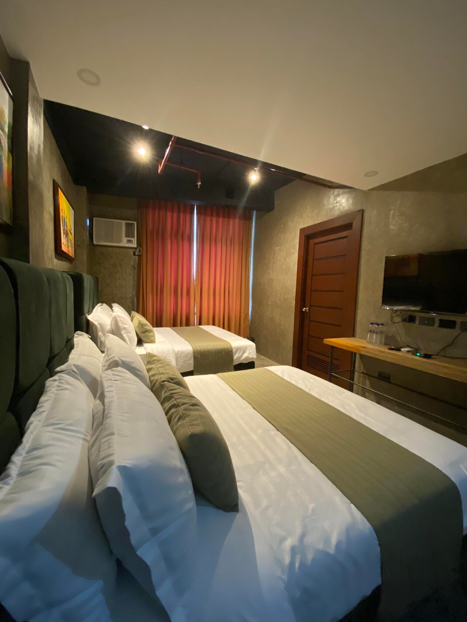 Aqua Frontier Hotel And Restaurant