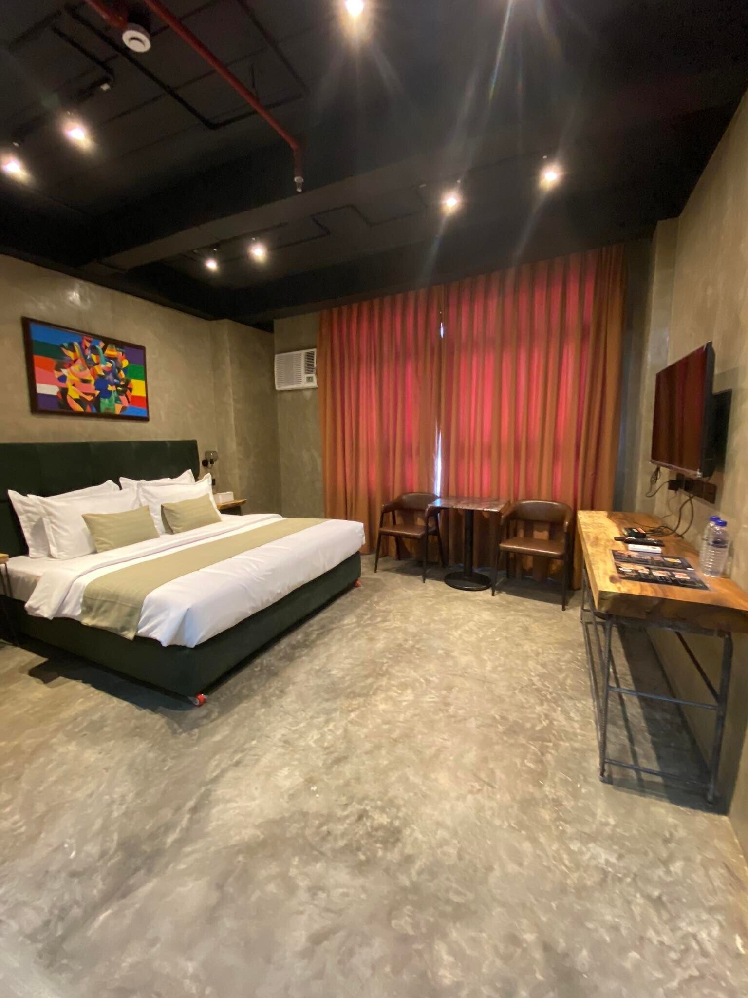 Aqua Frontier Hotel And Restaurant