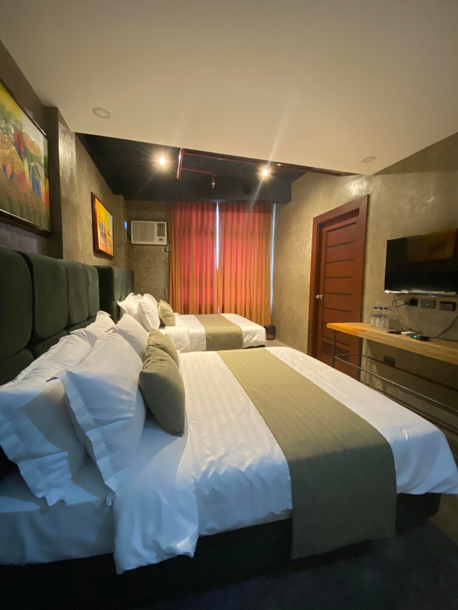 Aqua Frontier Hotel And Restaurant
