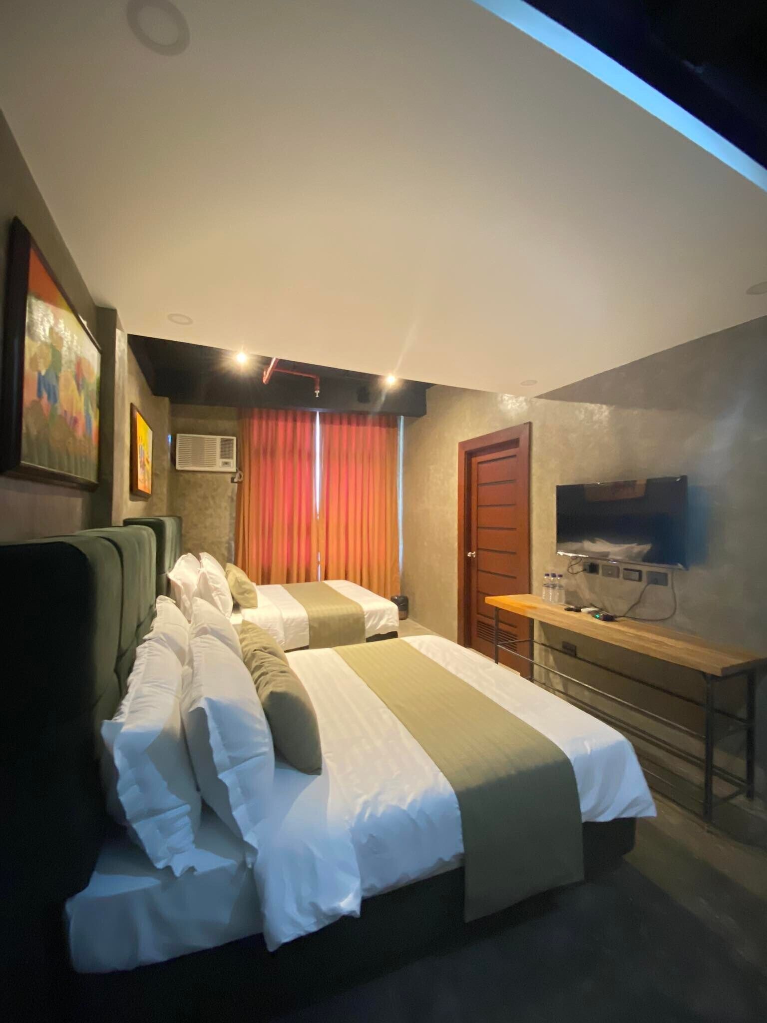 Aqua Frontier Hotel And Restaurant