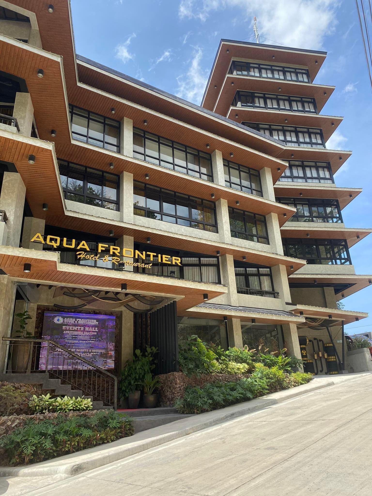 Aqua Frontier Hotel And Restaurant