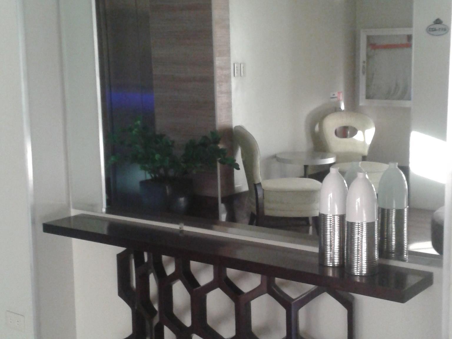 Queen Margarette Hotel Downtown
