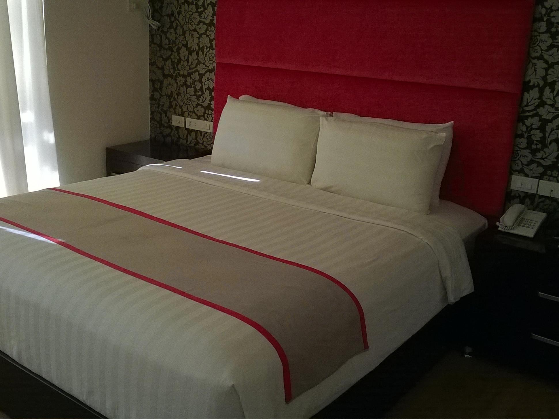 Queen Margarette Hotel Downtown