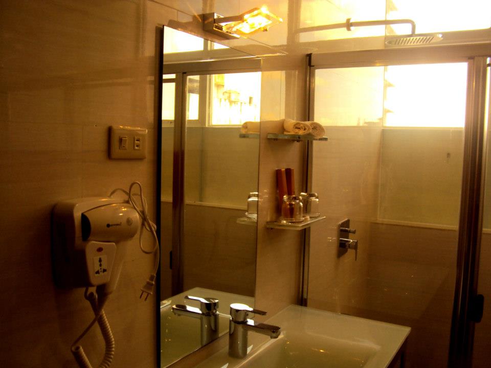 Queen Margarette Hotel Downtown