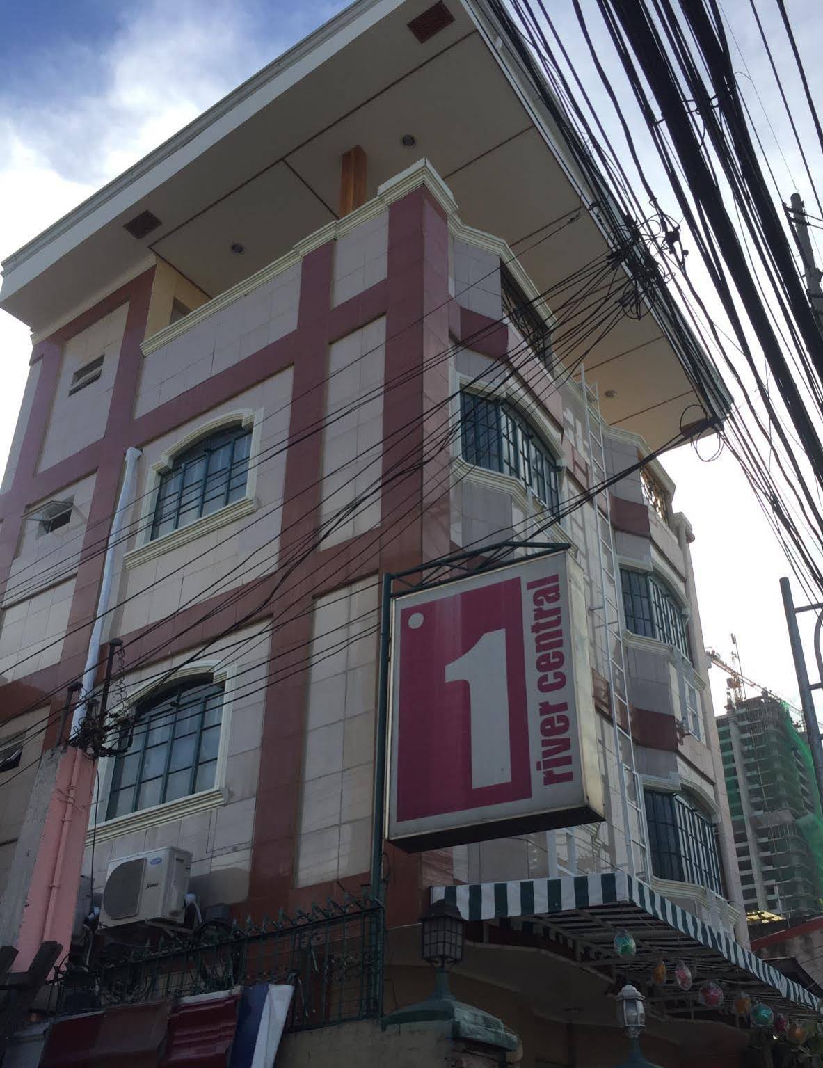 1 River Central Hostel