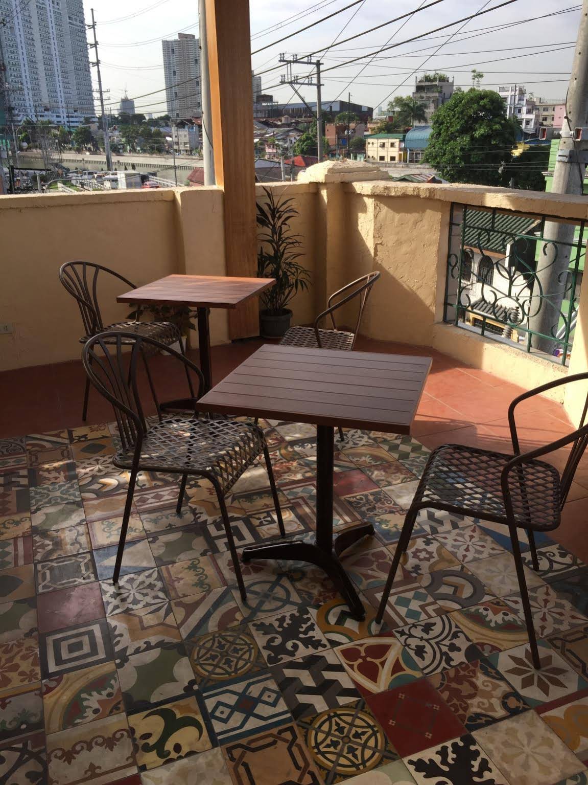 1 River Central Hostel