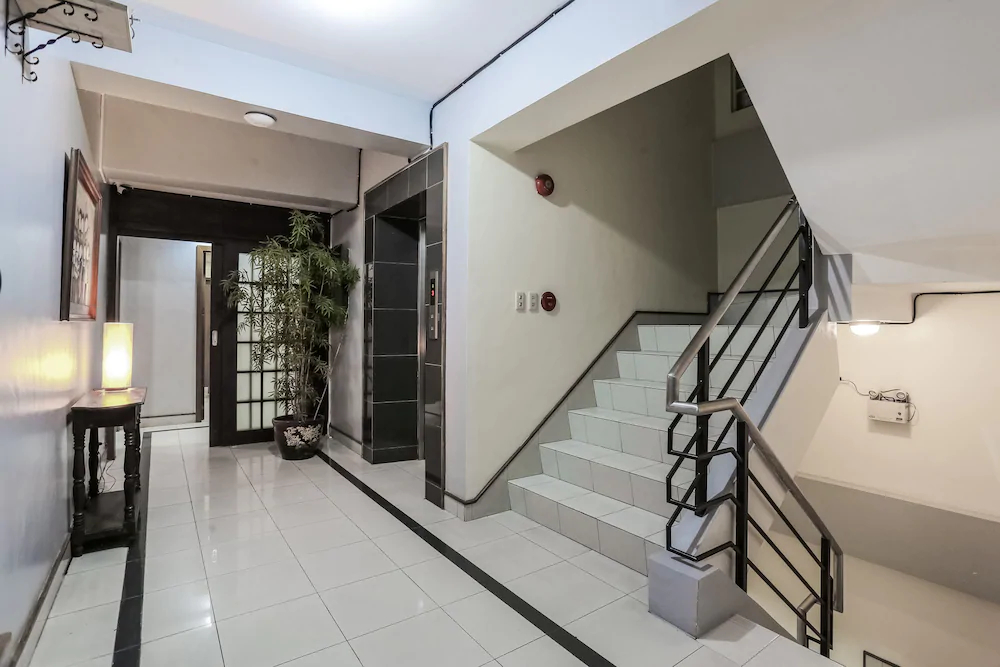 Alley 8 by OYO Rooms