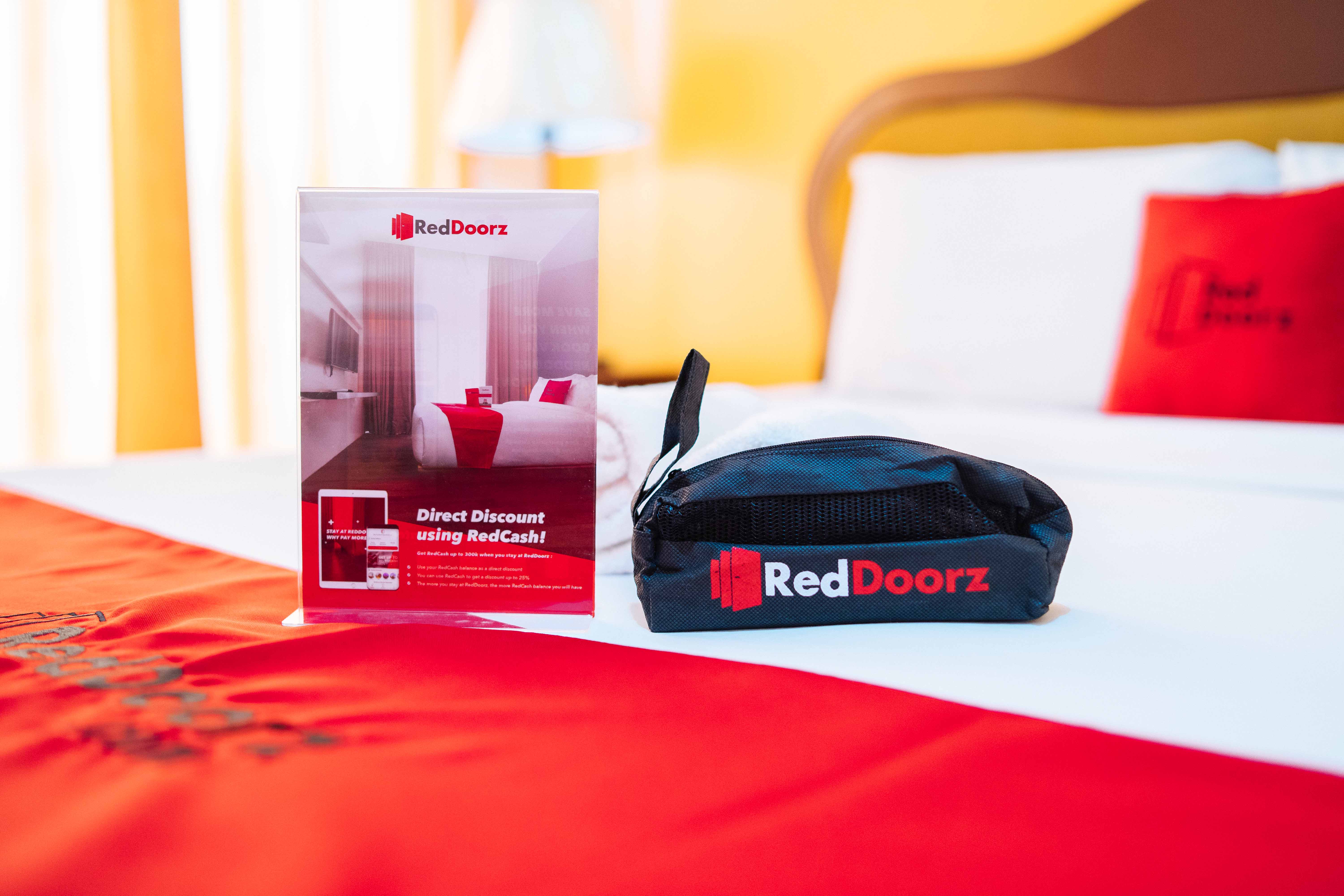 RedDoorz TJMG by Bel Air Polaris Makati