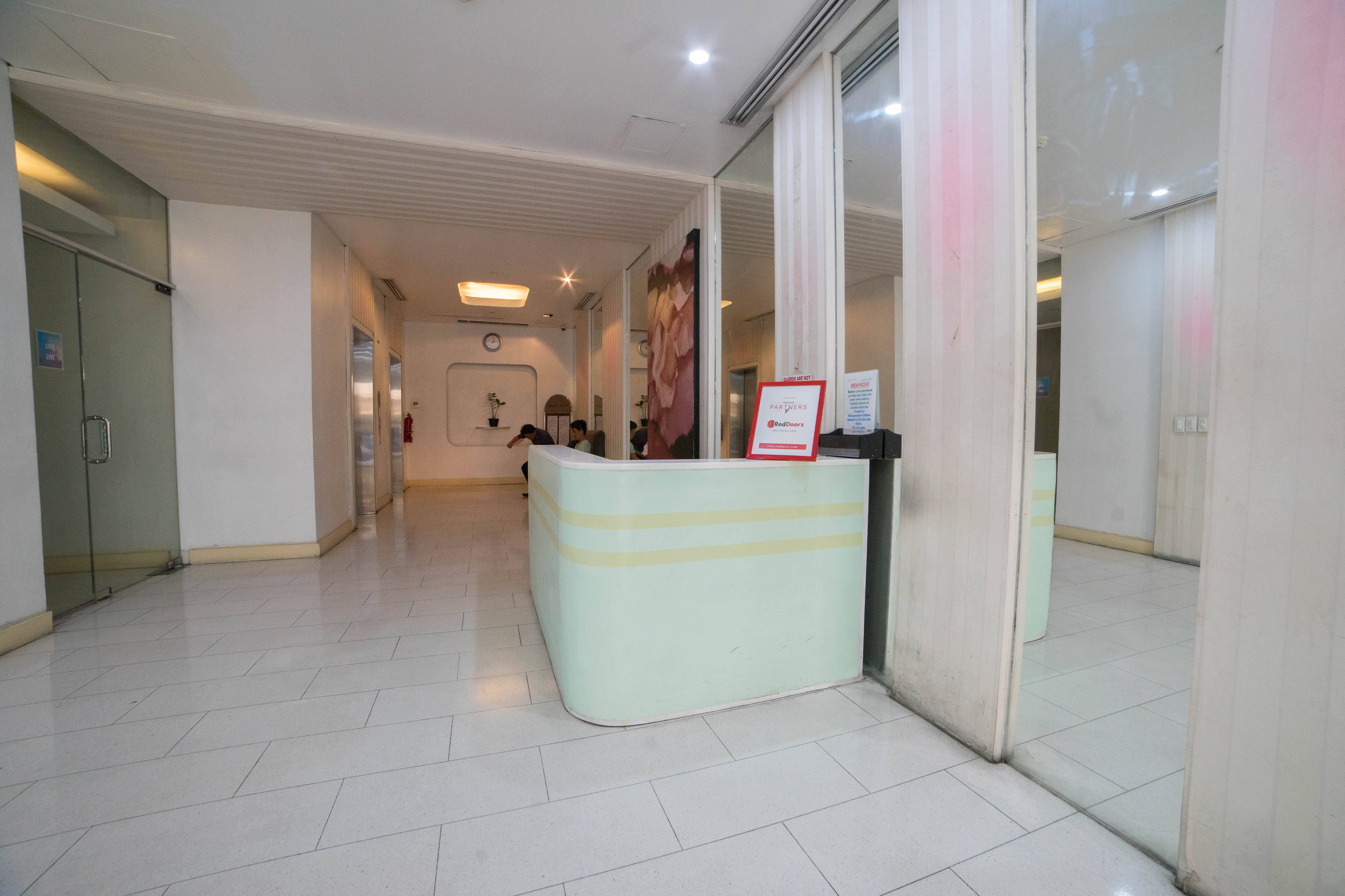 RedDoorz TJMG by Bel Air Polaris Makati