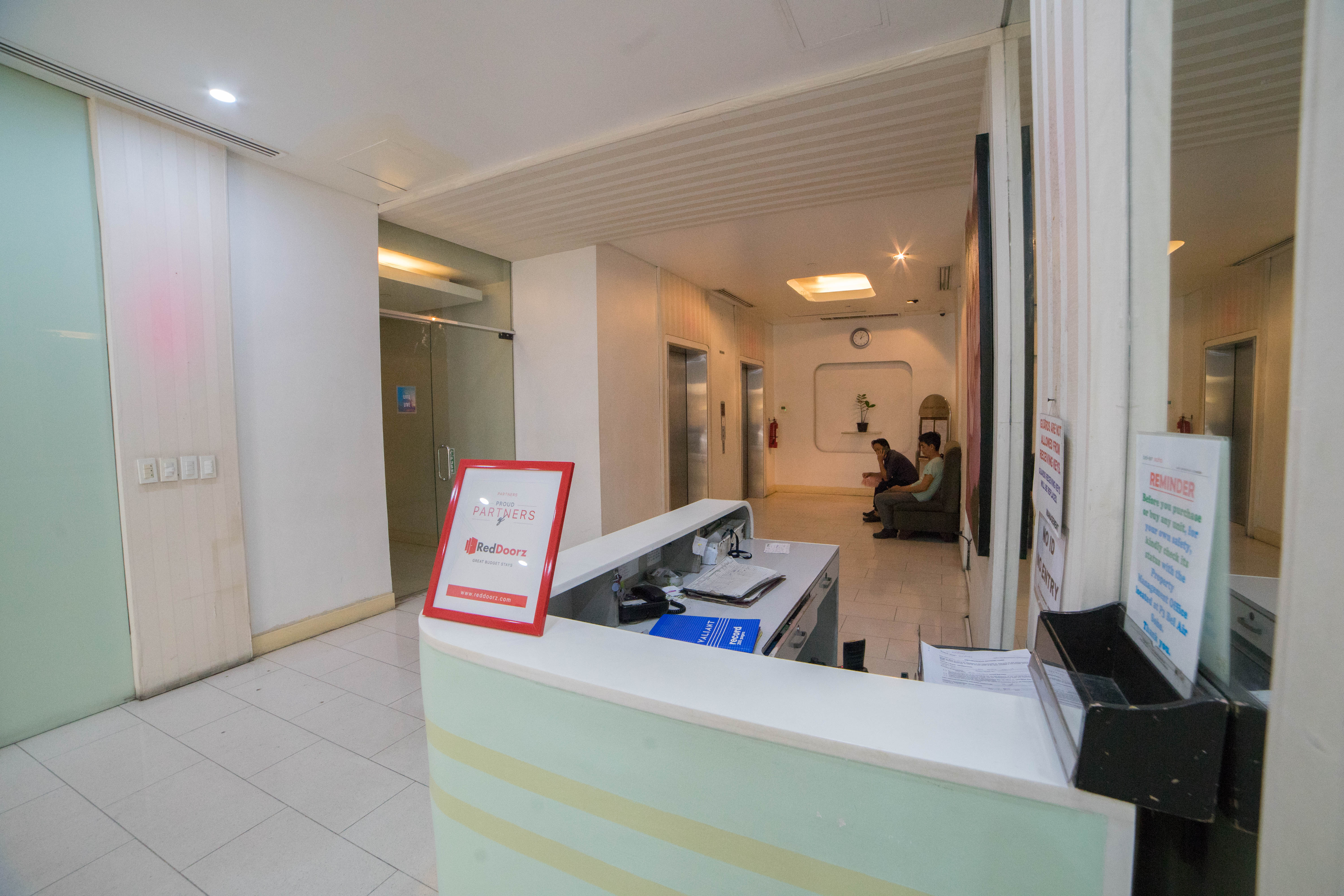 RedDoorz TJMG by Bel Air Polaris Makati