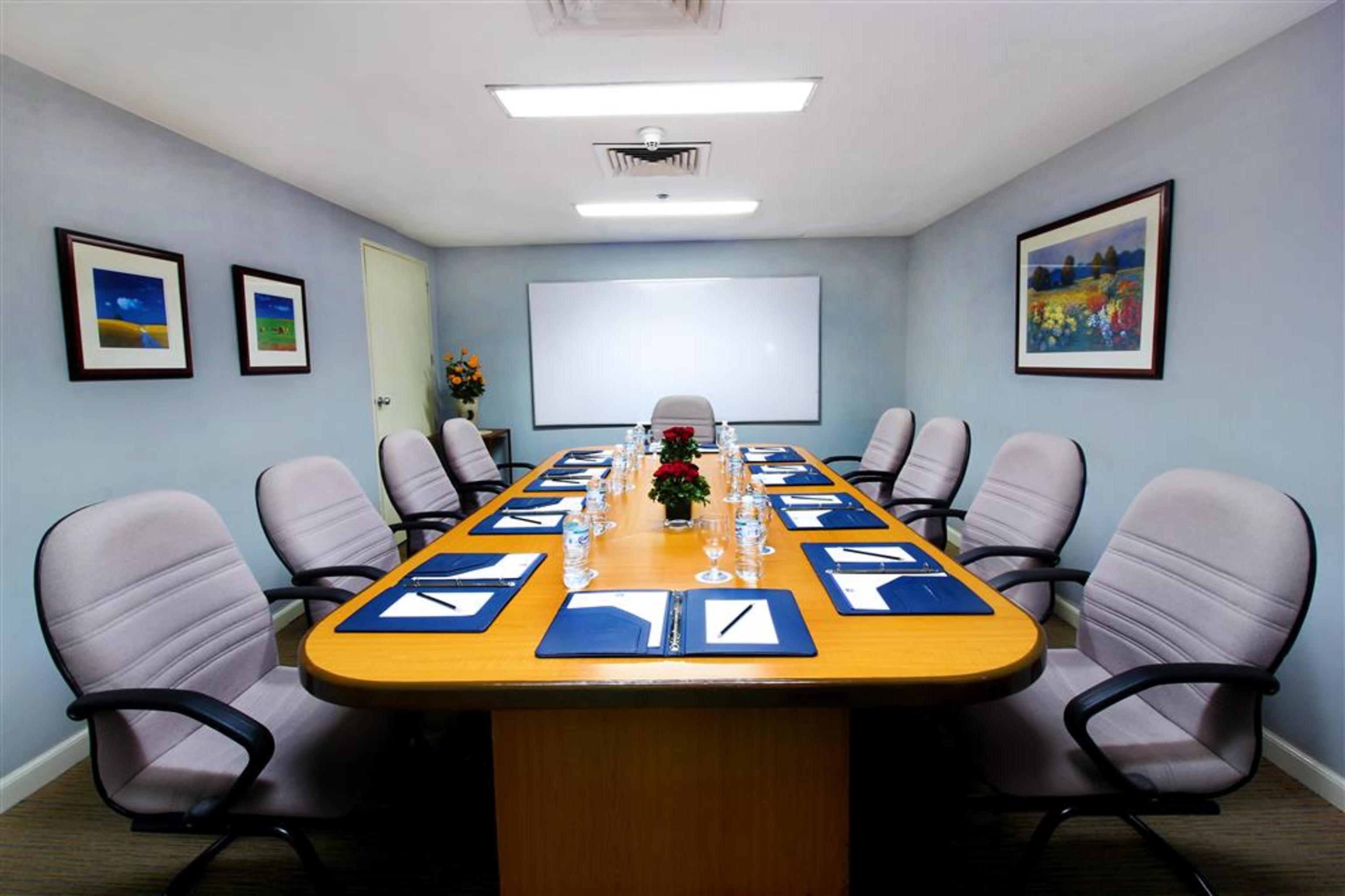 Oxford Suites Makati