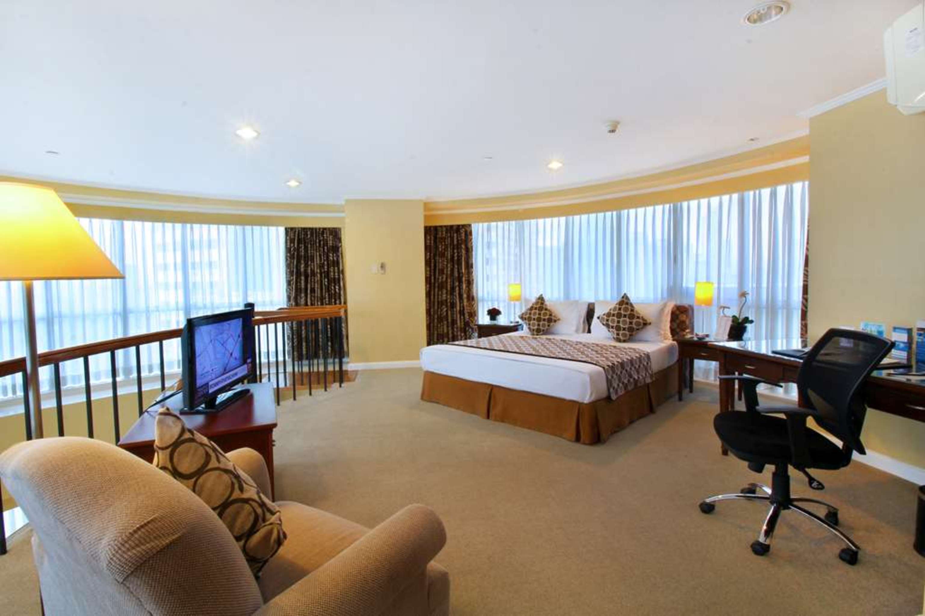 Oxford Suites Makati