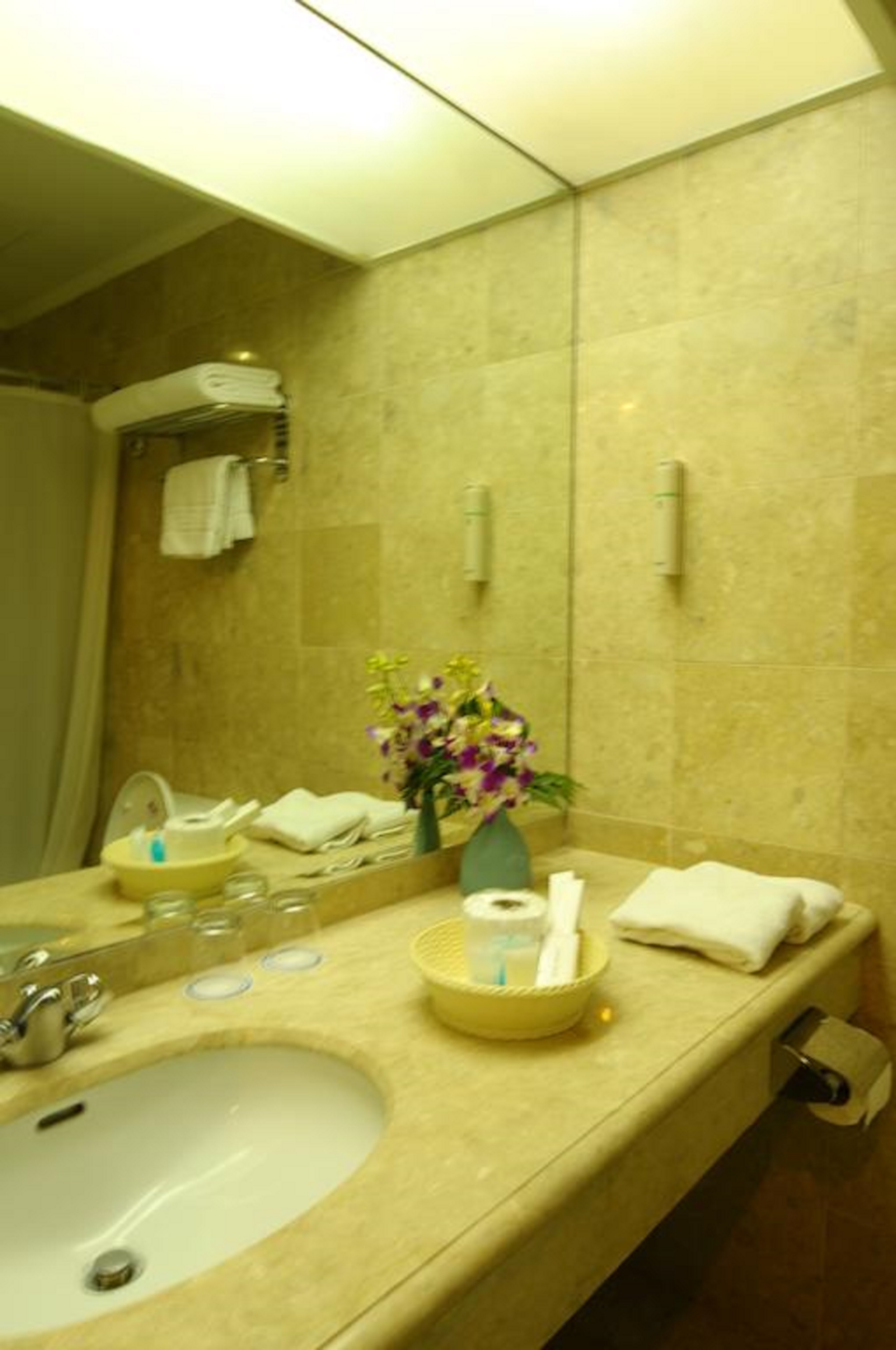 Oxford Suites Makati