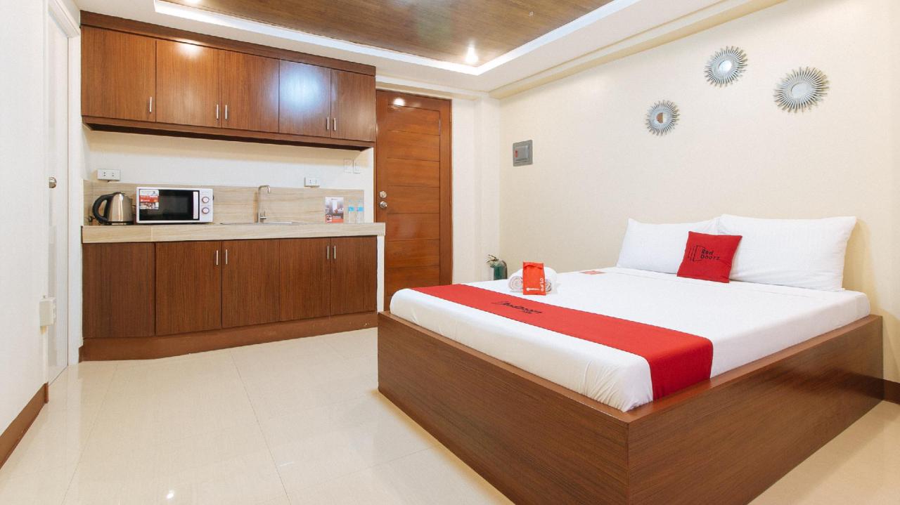 Cadapan's Transient Inn by RedDoorz