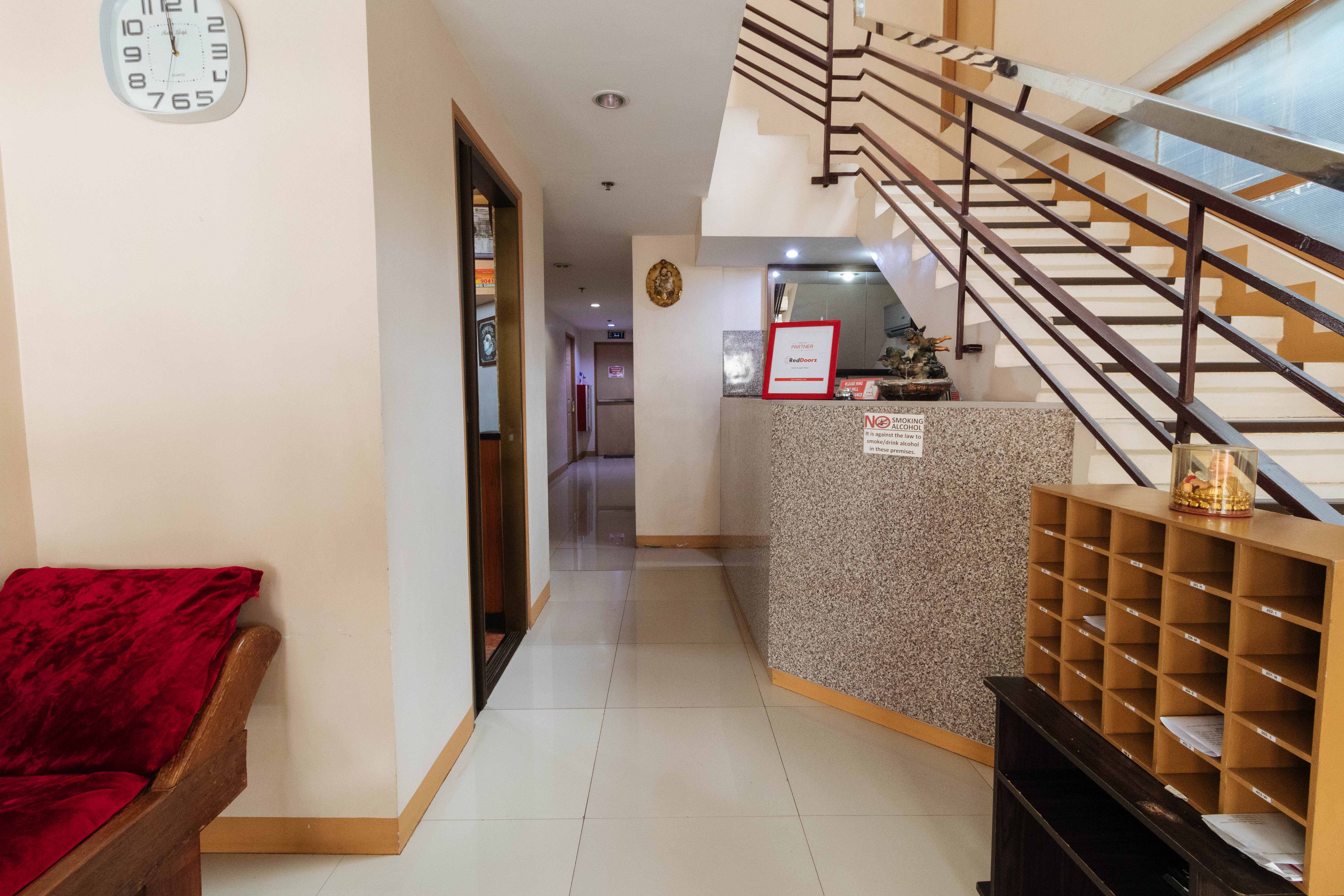 City Traveler Suites by RedDoorz