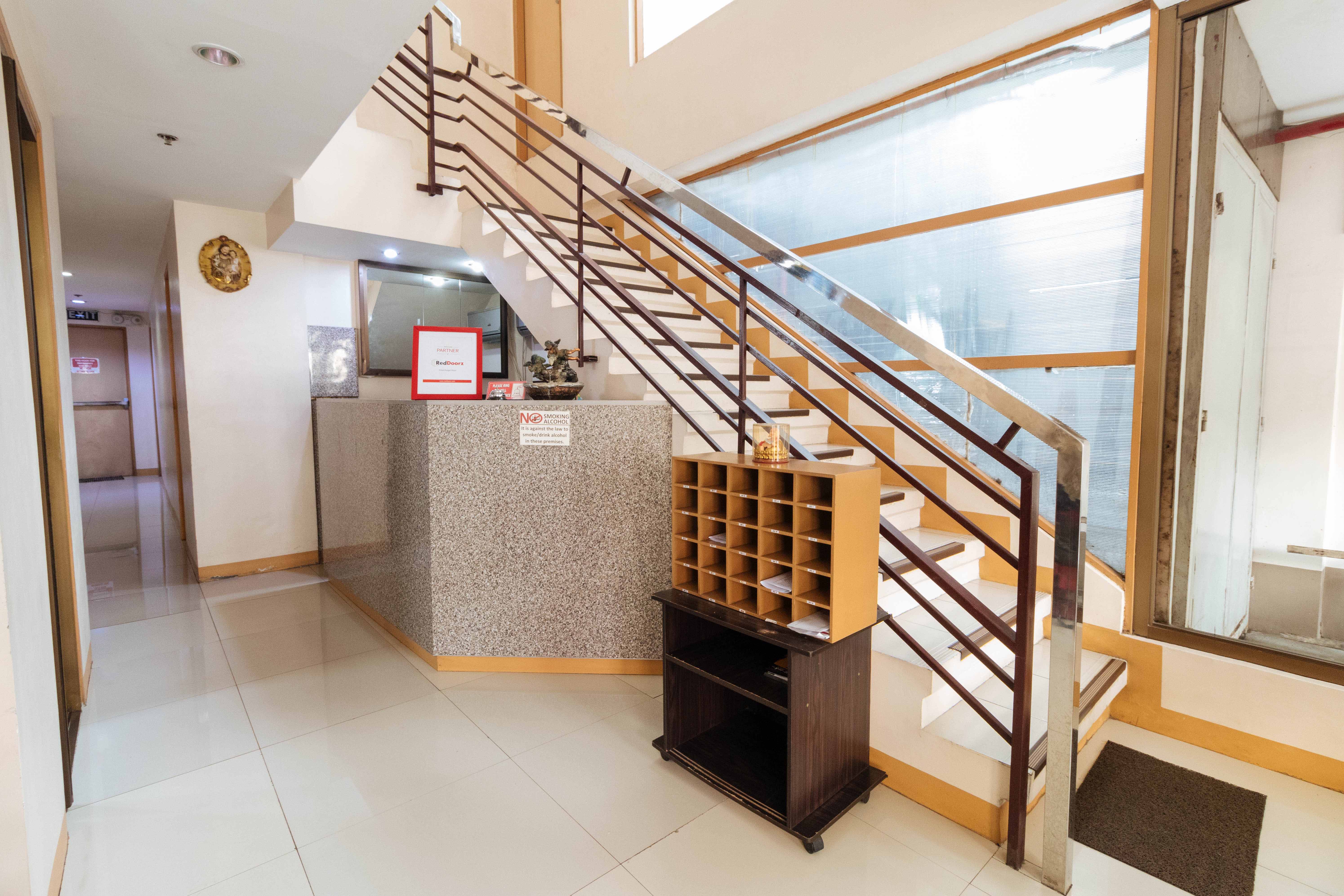 City Traveler Suites by RedDoorz