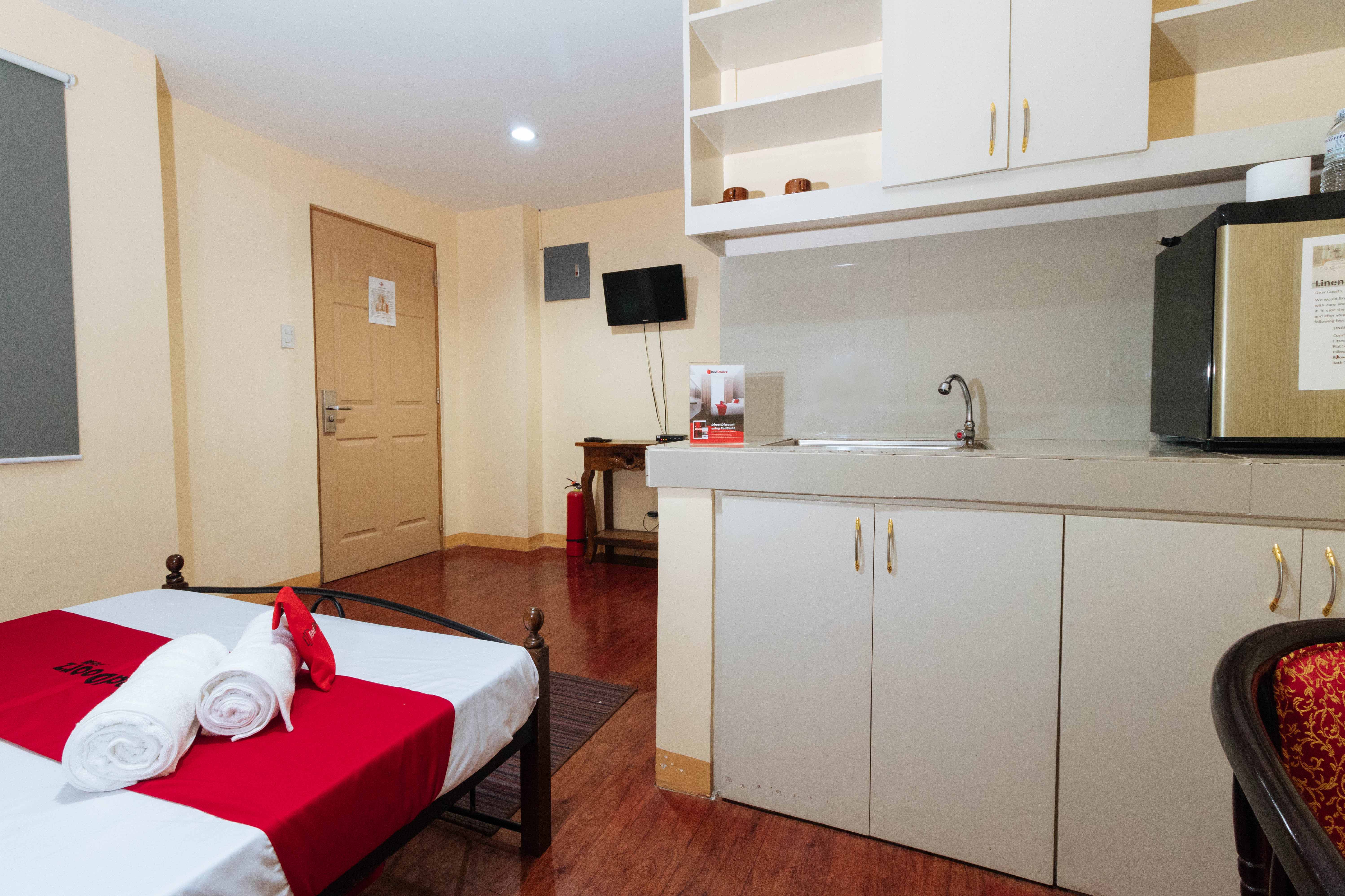City Traveler Suites by RedDoorz