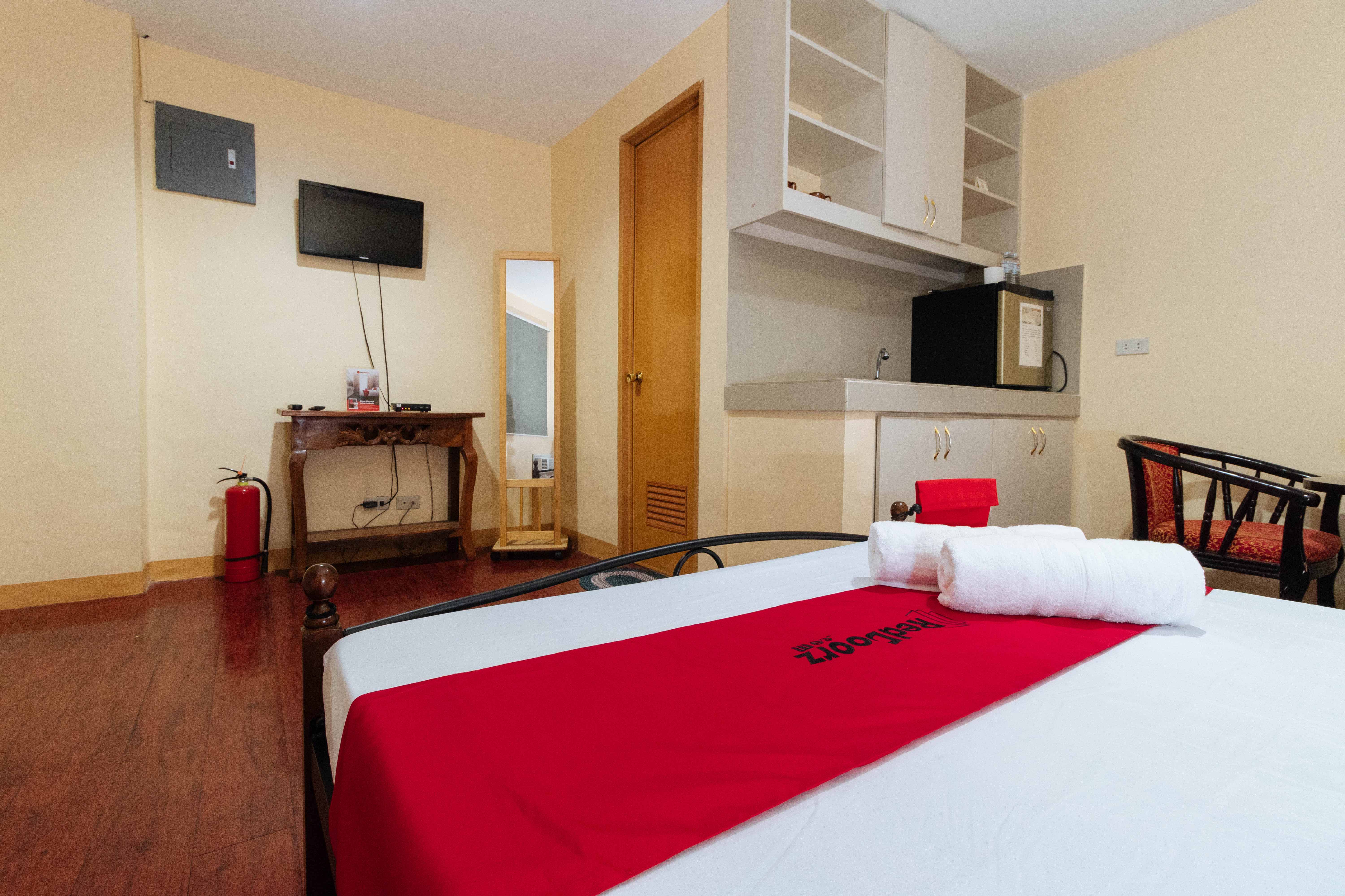 City Traveler Suites by RedDoorz
