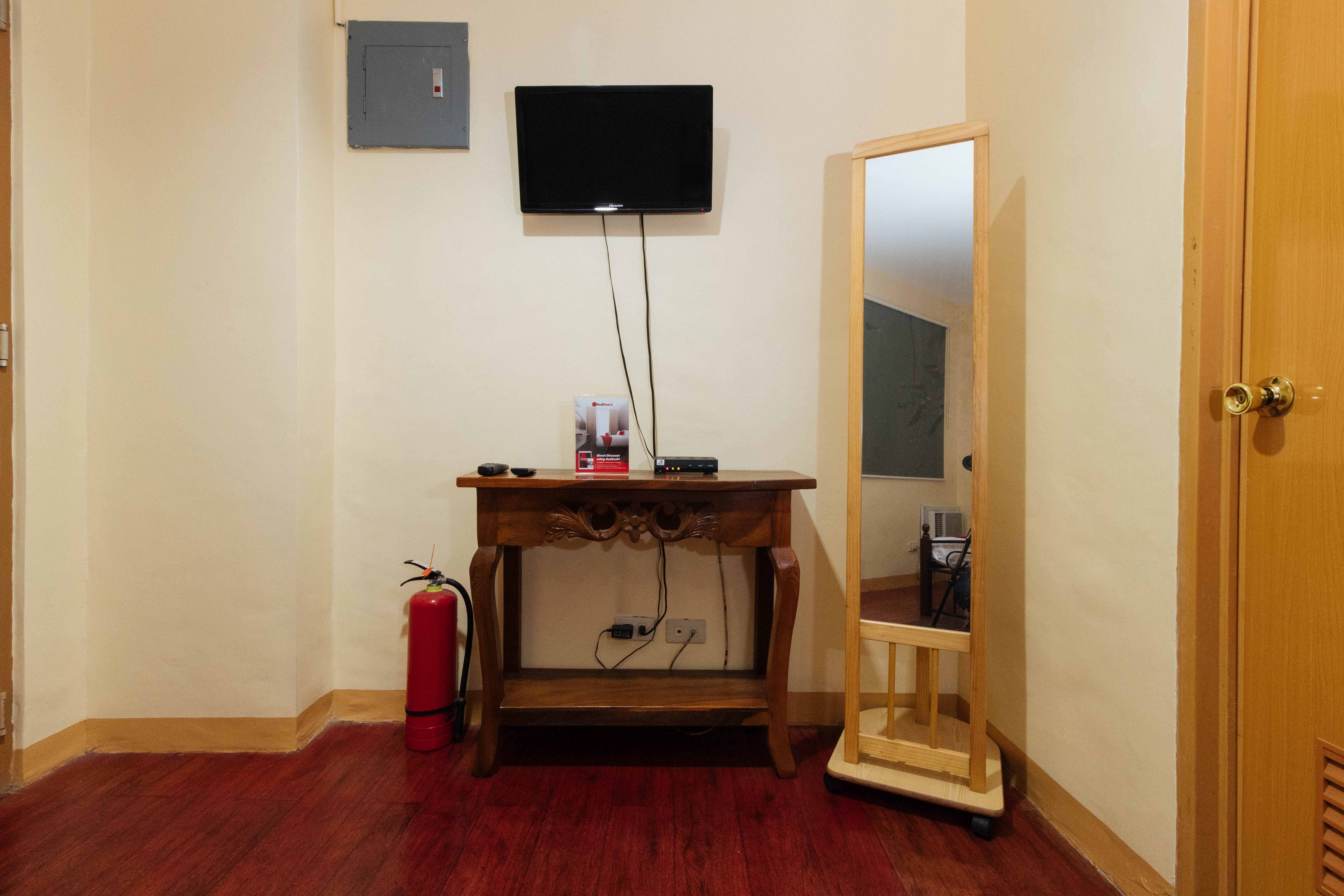 City Traveler Suites by RedDoorz