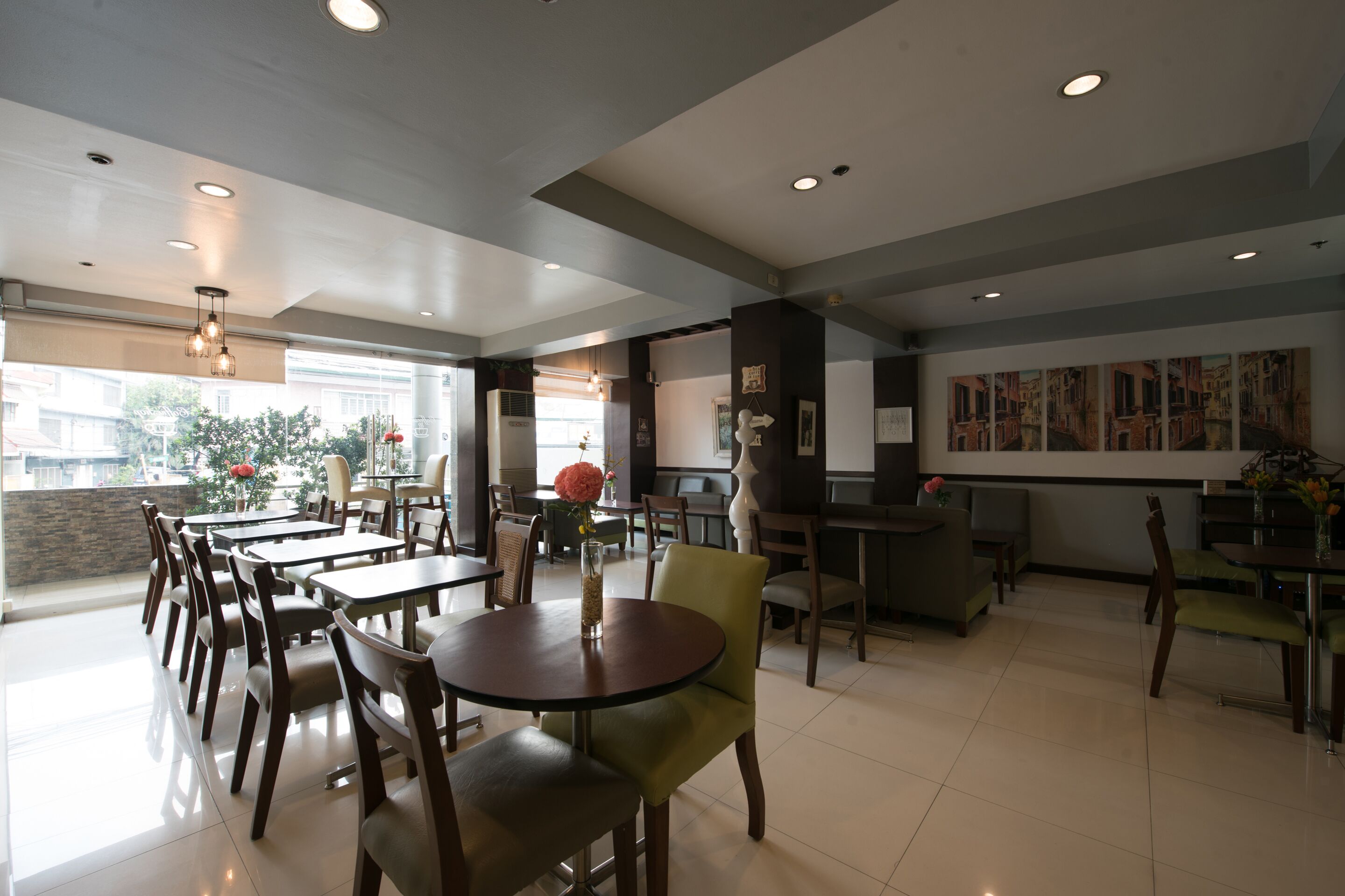 Festive Hotel by OYO