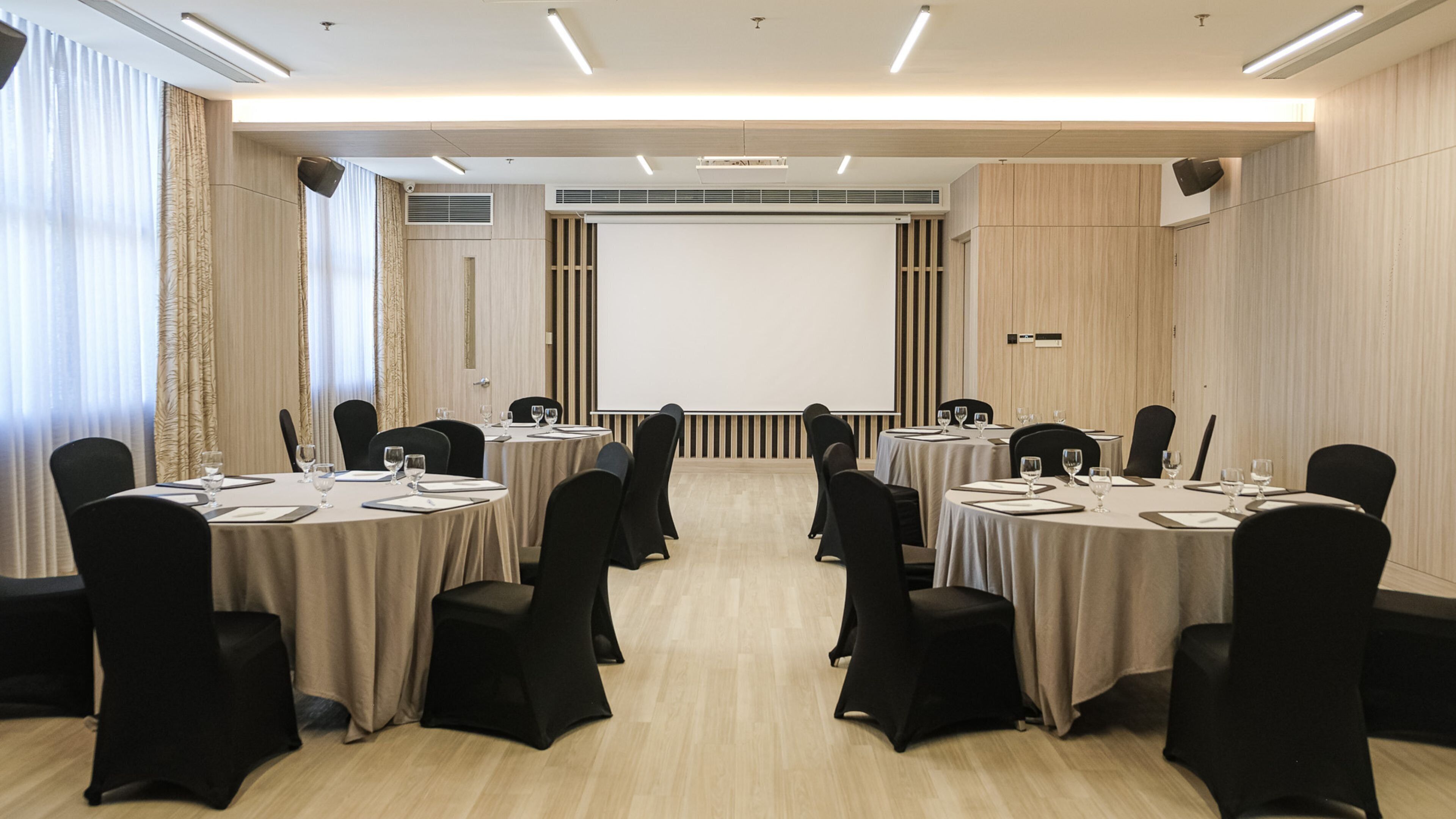 Holiday Inn Makati