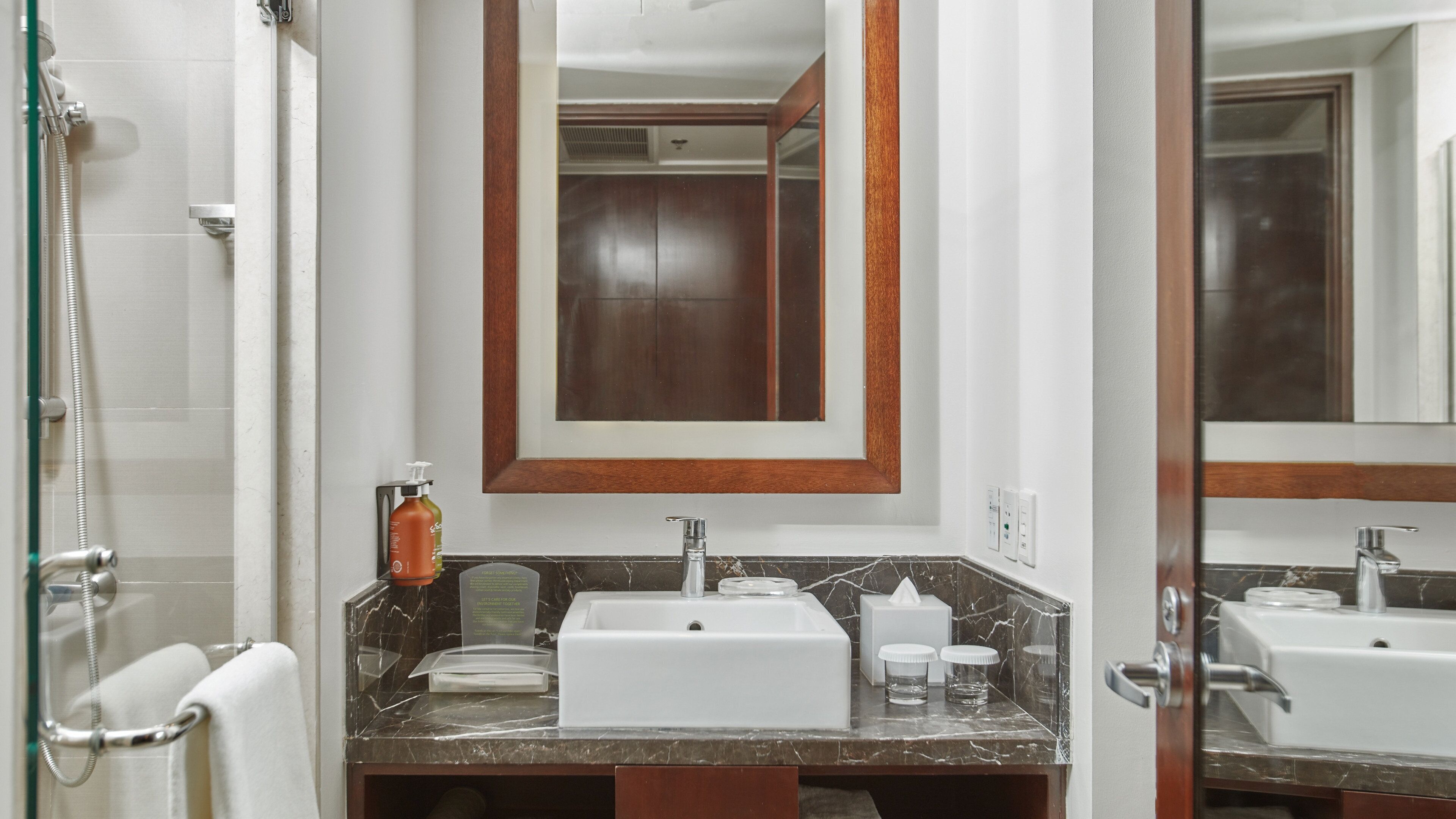Holiday Inn Makati