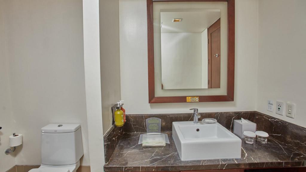 Holiday Inn Makati