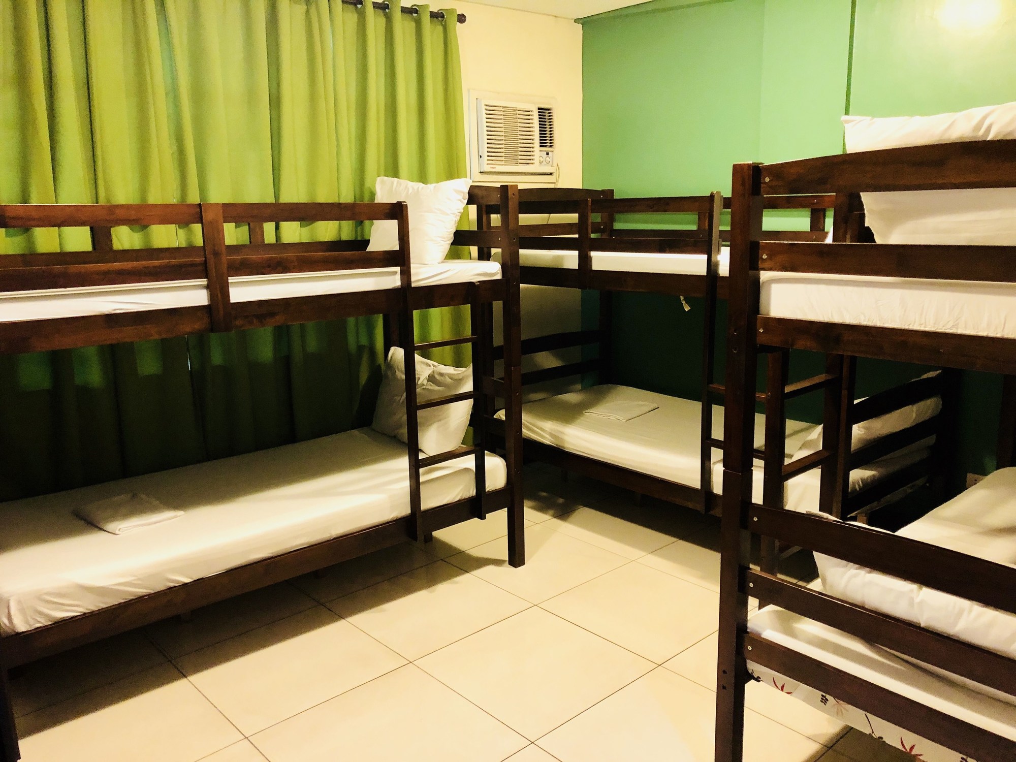 Hometown Hotel Makati Edsa