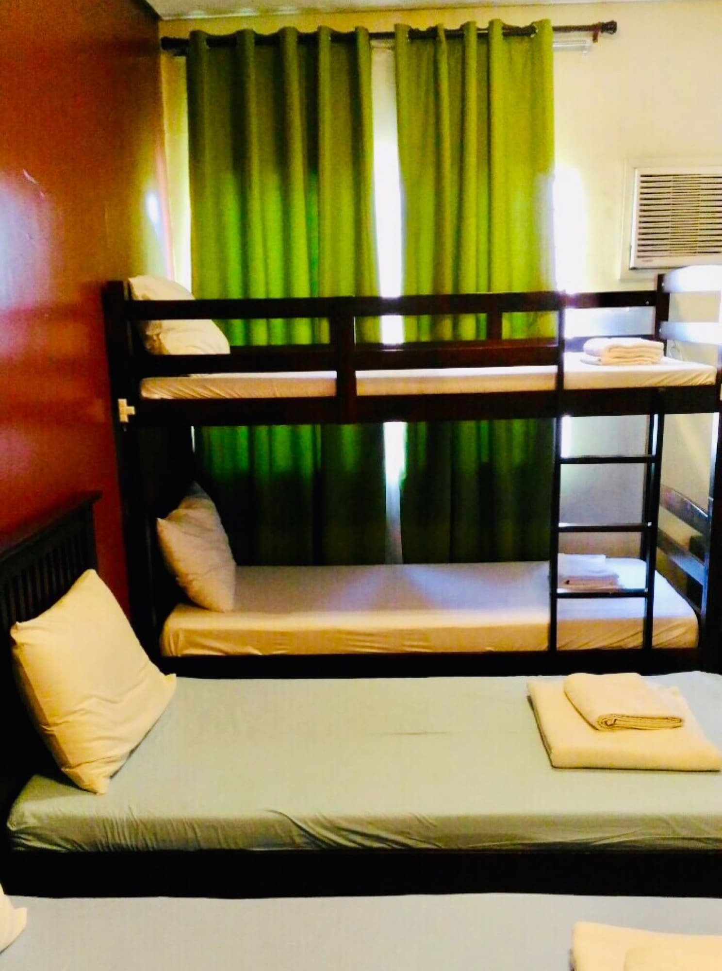 Hometown Hotel Makati Edsa