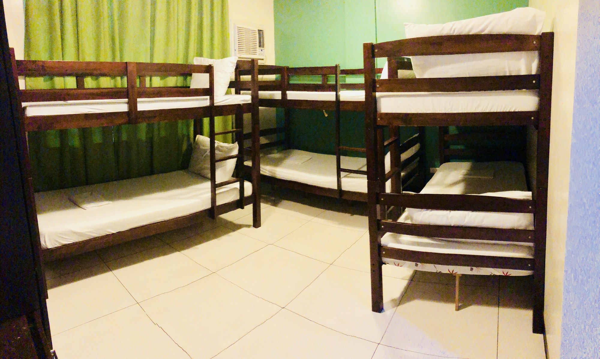 Hometown Hotel Makati Edsa