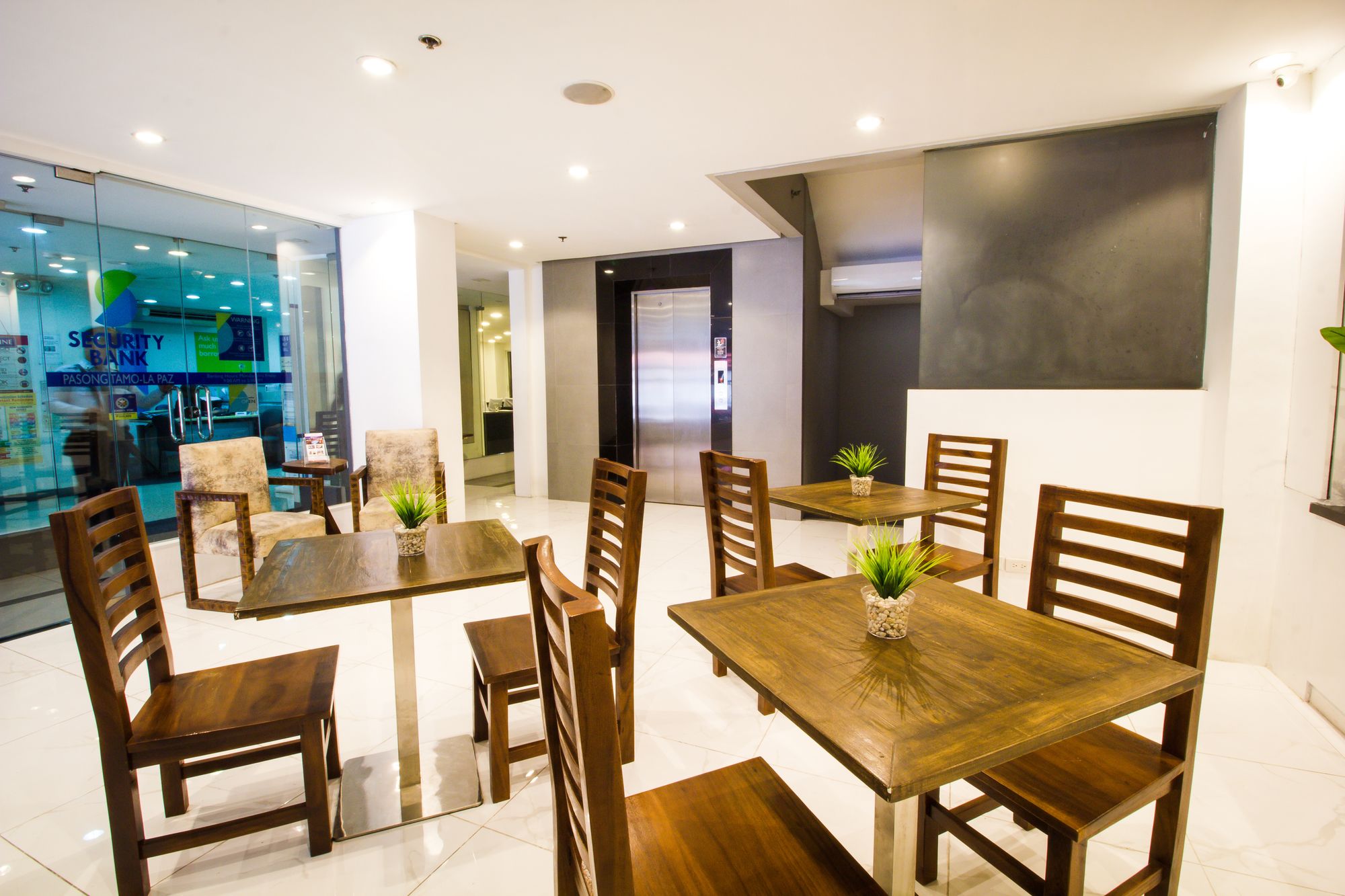 Jade Hotel and Suites Makati