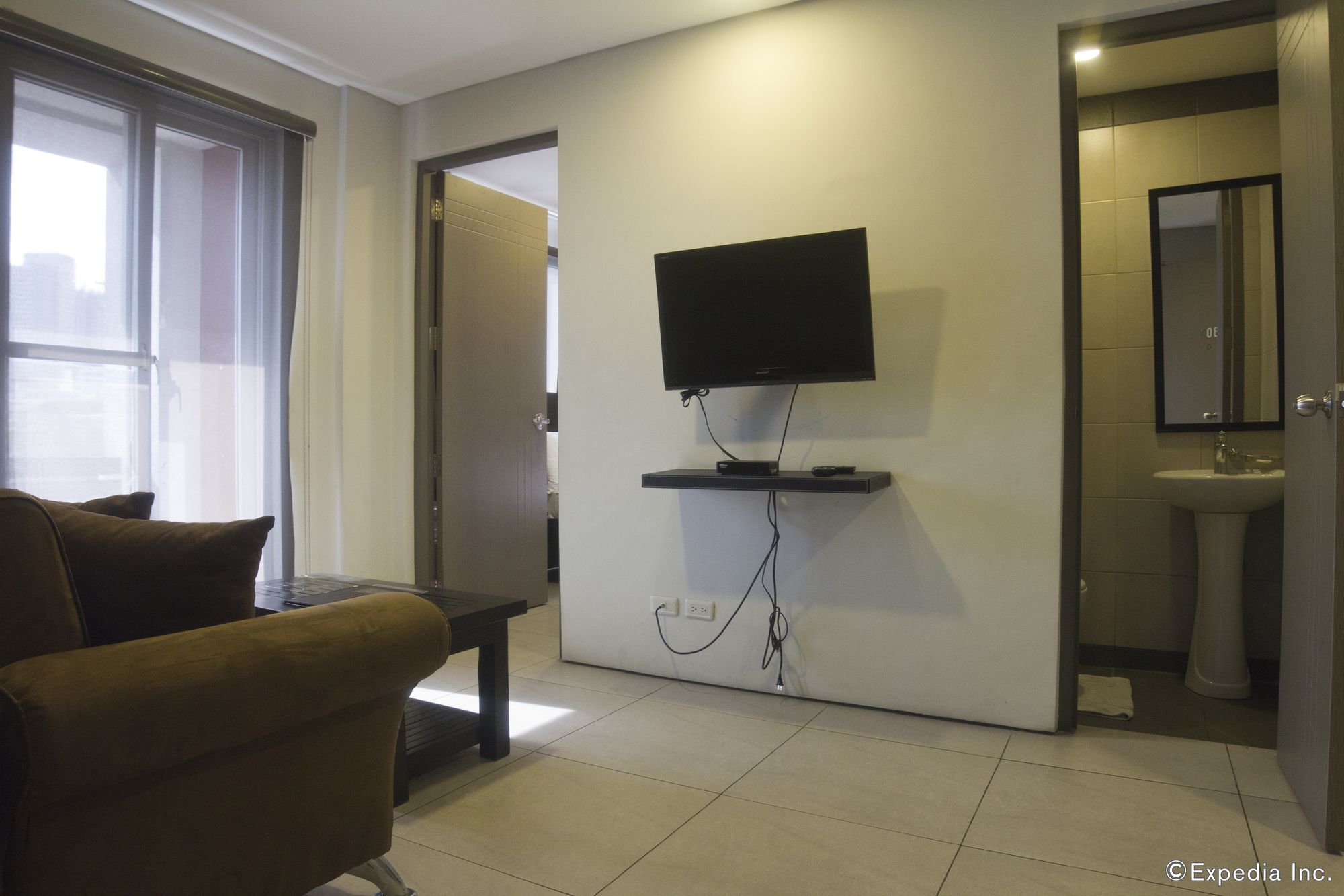 Jade Hotel and Suites Makati
