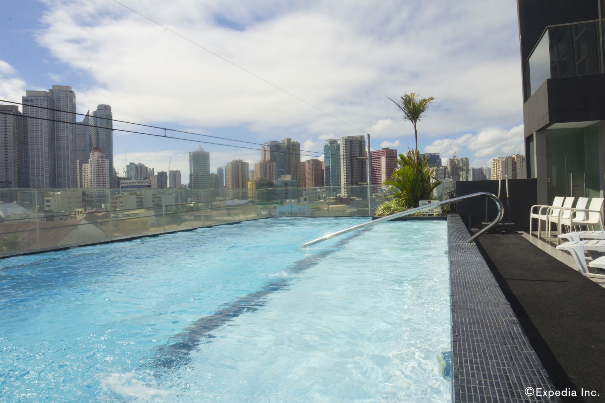 Jade Hotel and Suites Makati