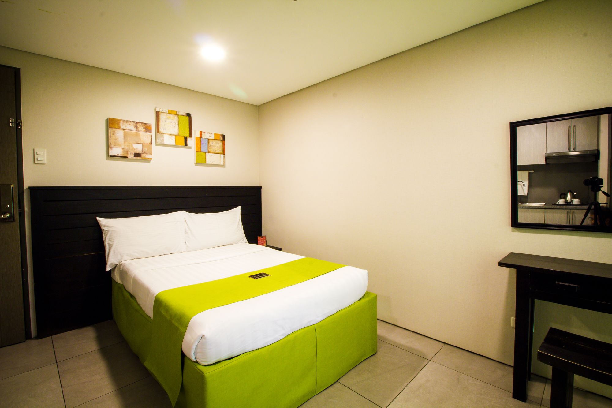 Jade Hotel and Suites Makati