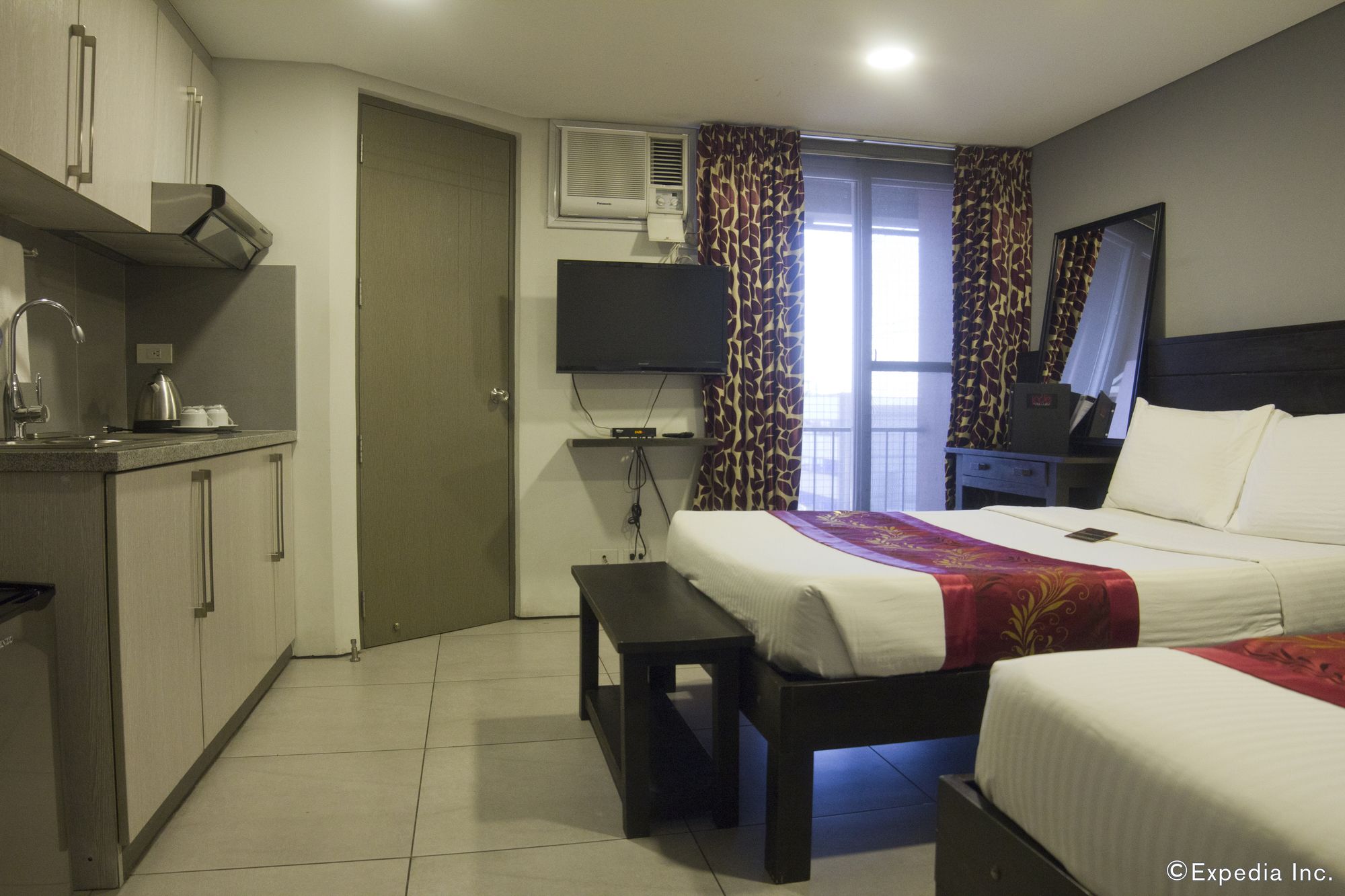 Jade Hotel and Suites Makati