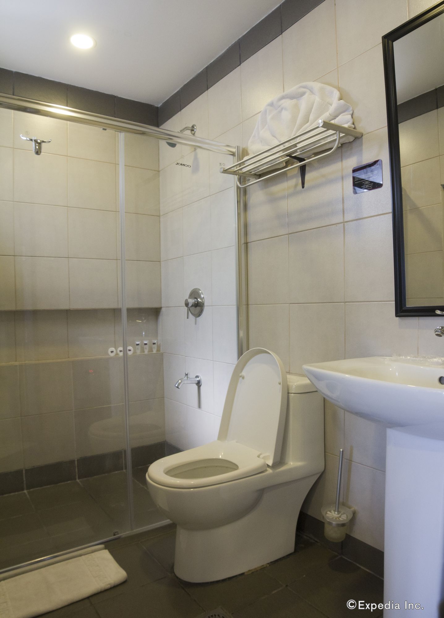 Jade Hotel and Suites Makati