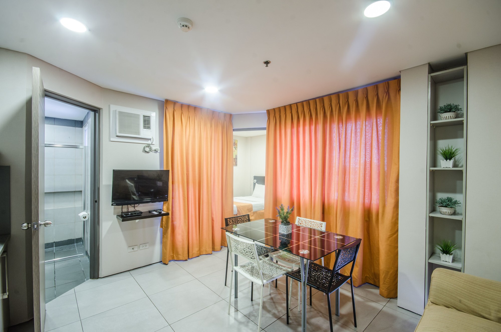 Jade Hotel and Suites Makati