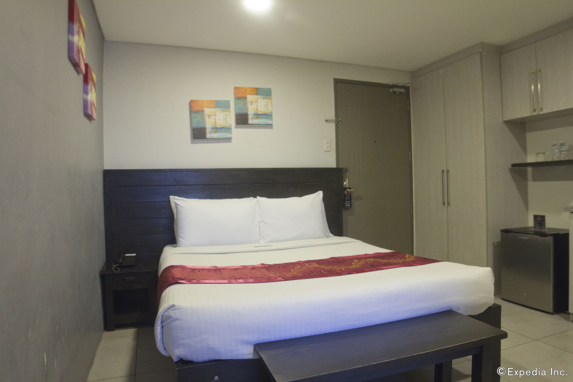 Jade Hotel and Suites Makati