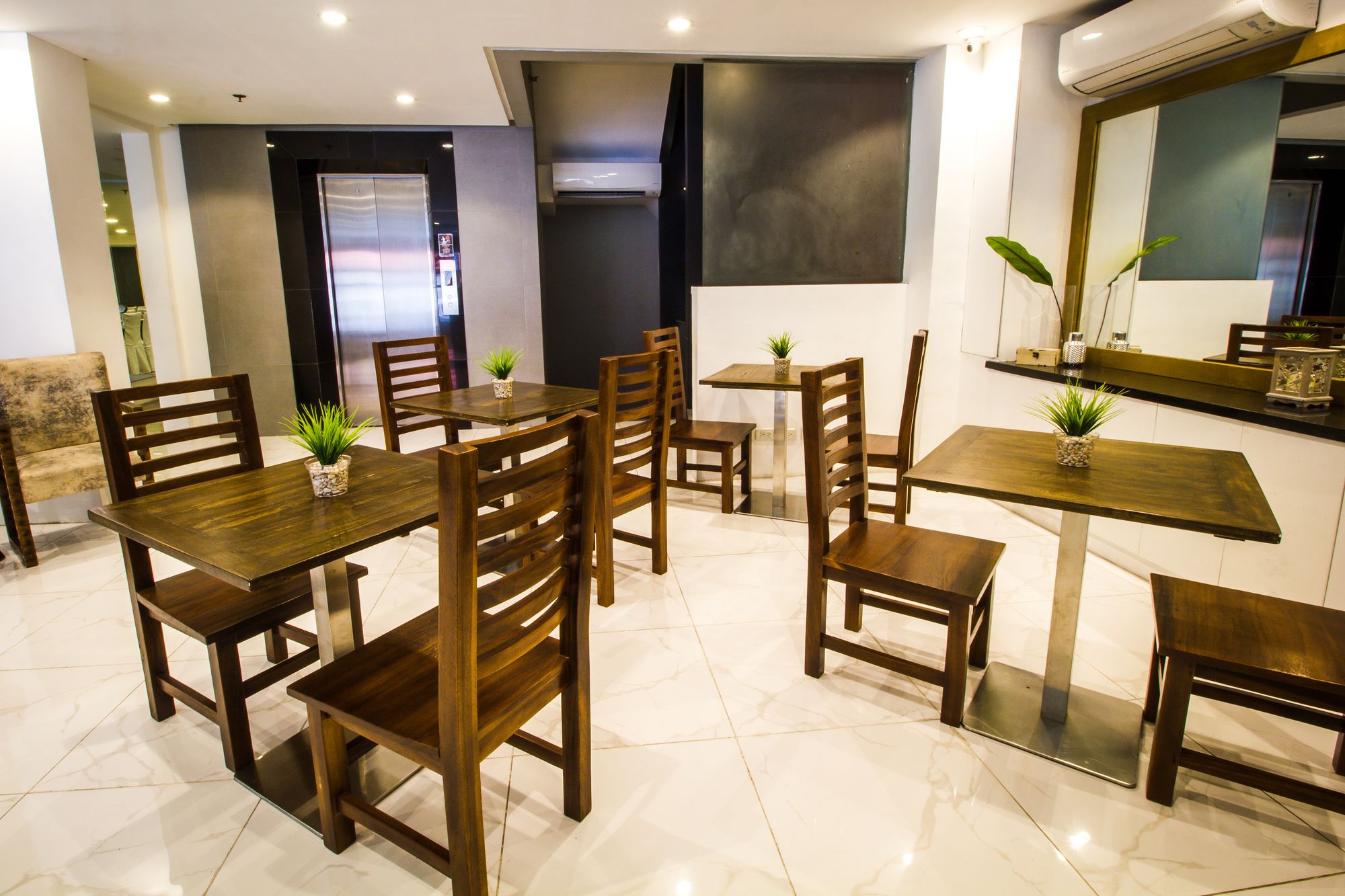 Jade Hotel and Suites Makati