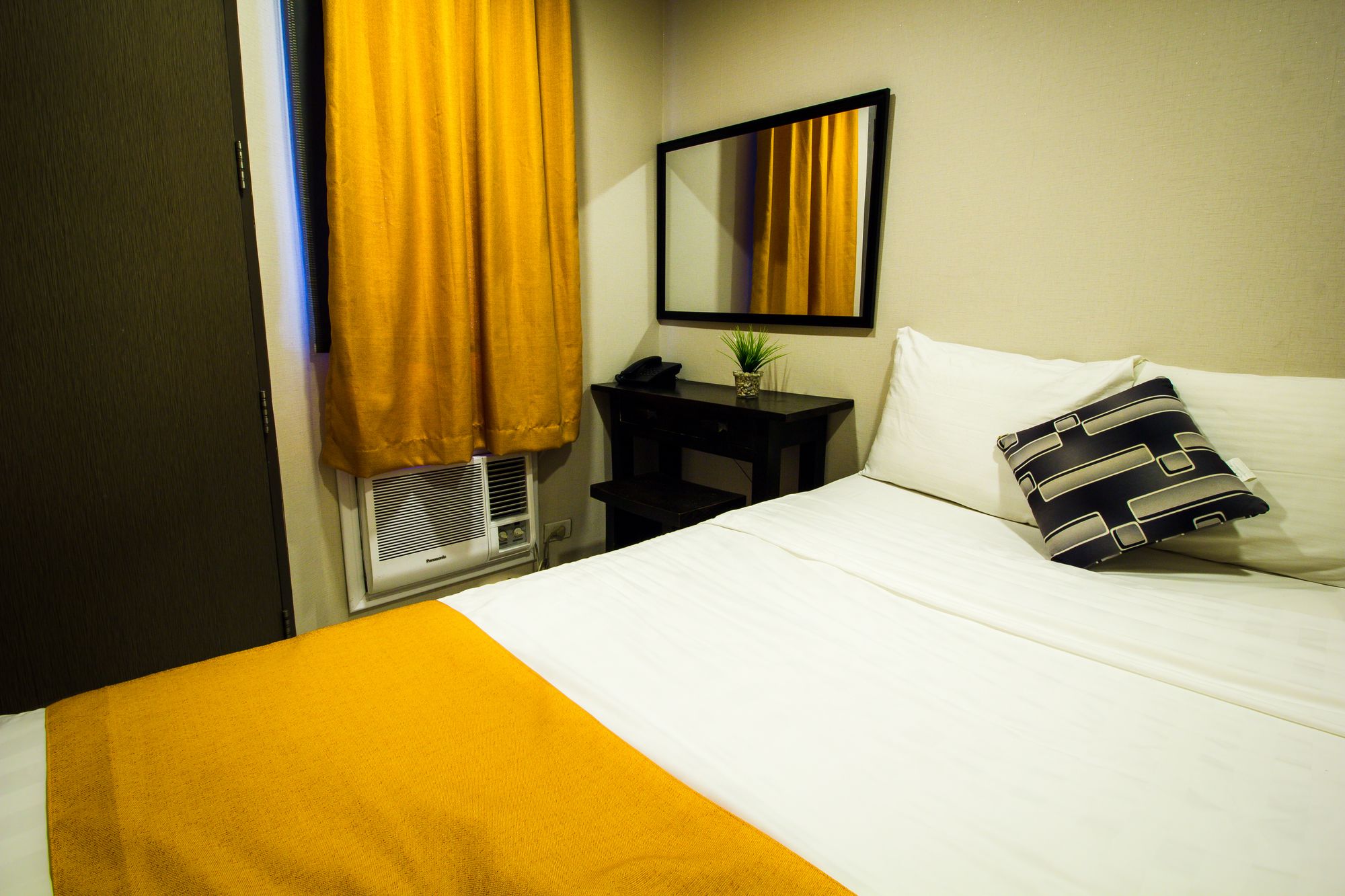 Jade Hotel and Suites Makati