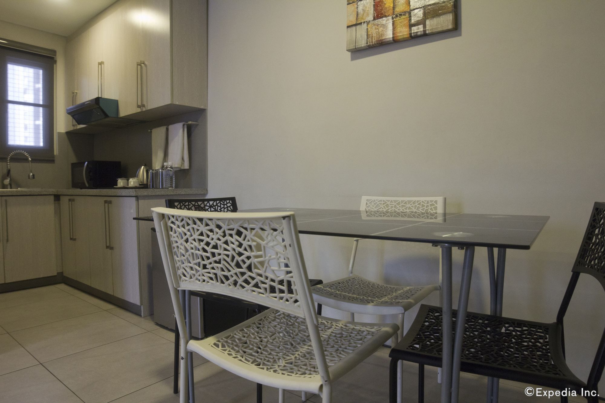 Jade Hotel and Suites Makati