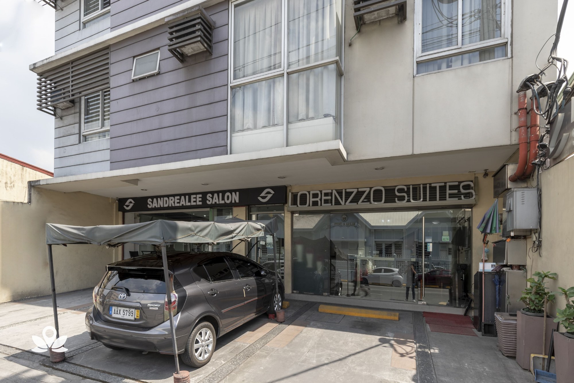 Lorenzzo Suites
