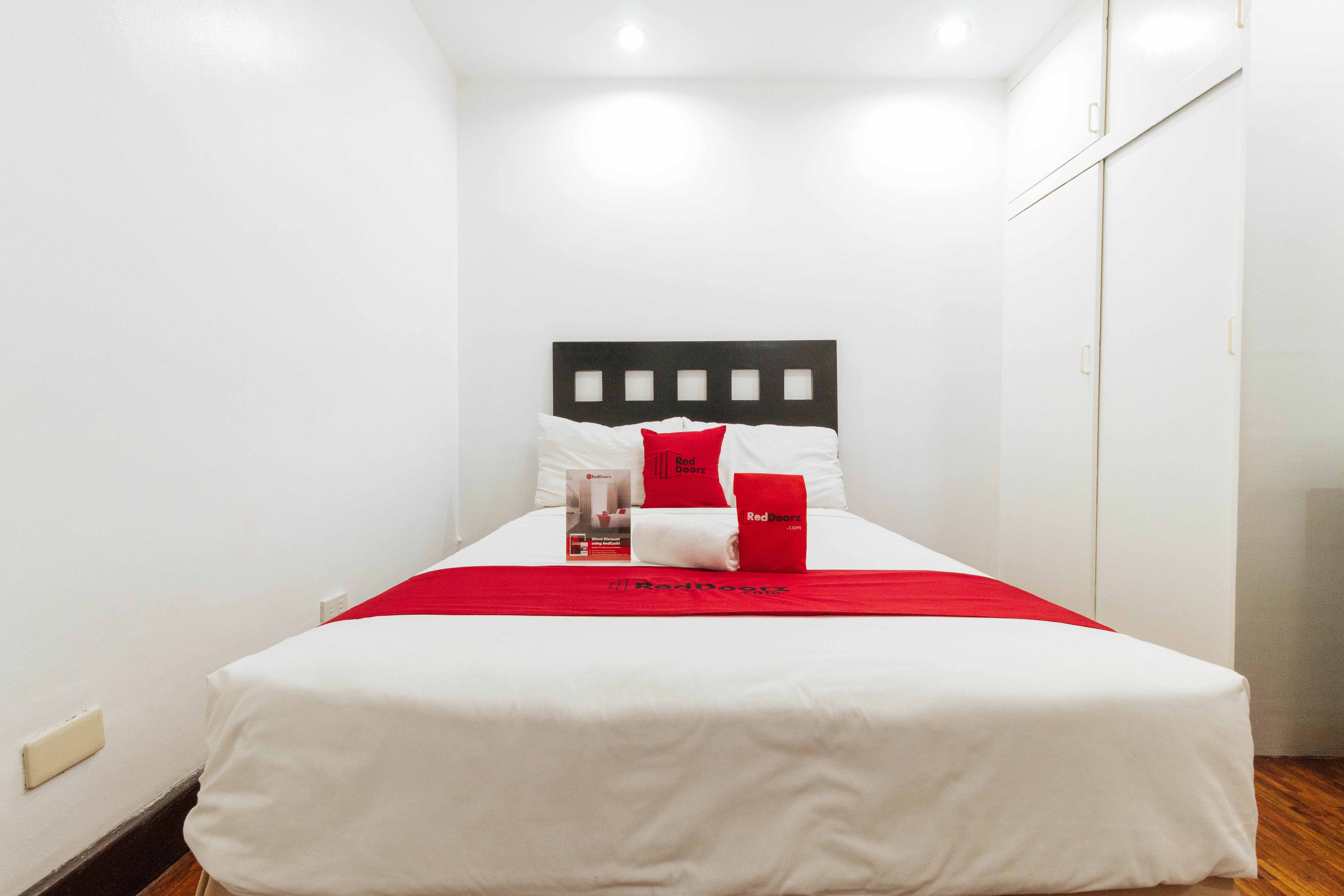 LPL Suites Greenbelt by RedDoorz