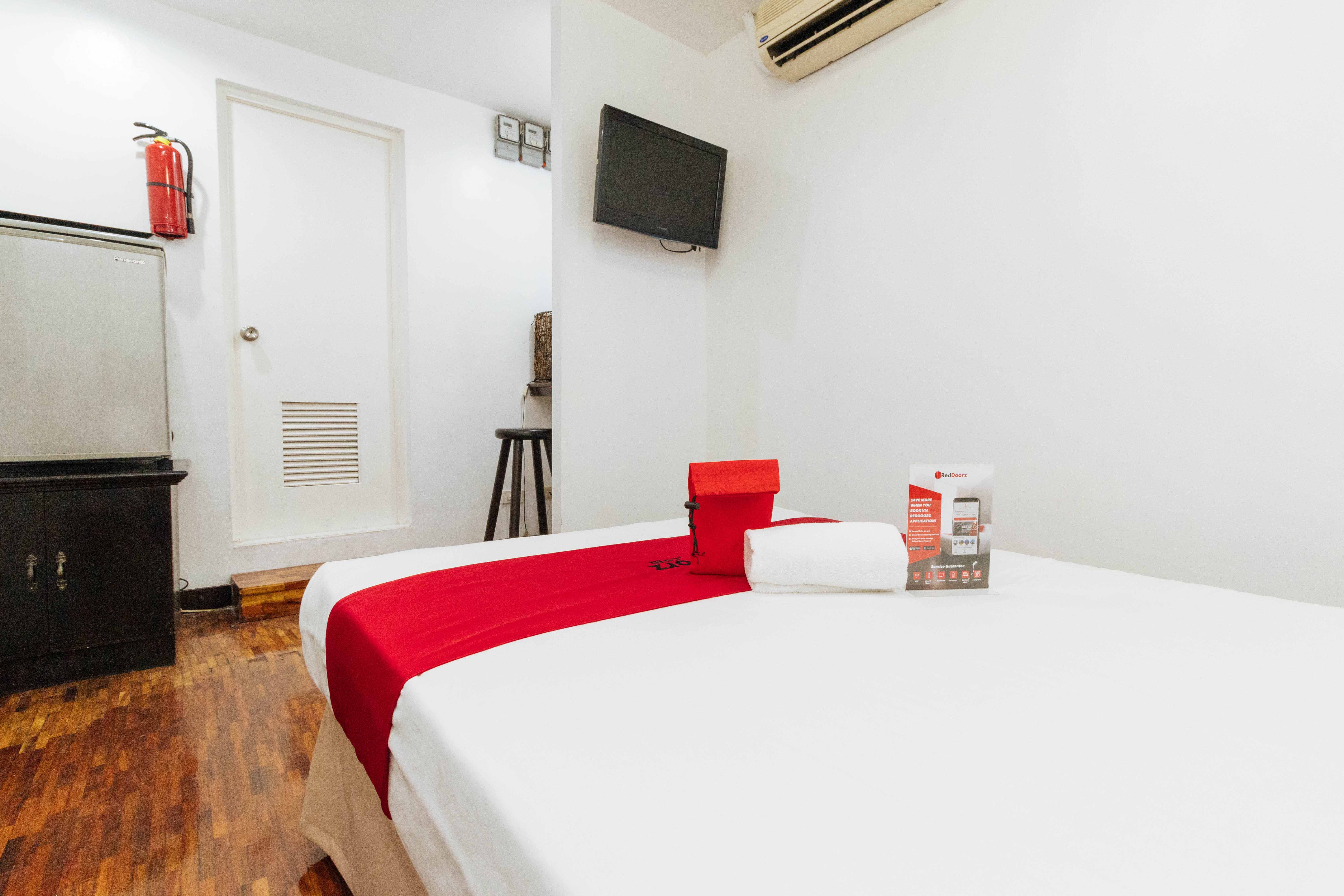 LPL Suites Greenbelt by RedDoorz