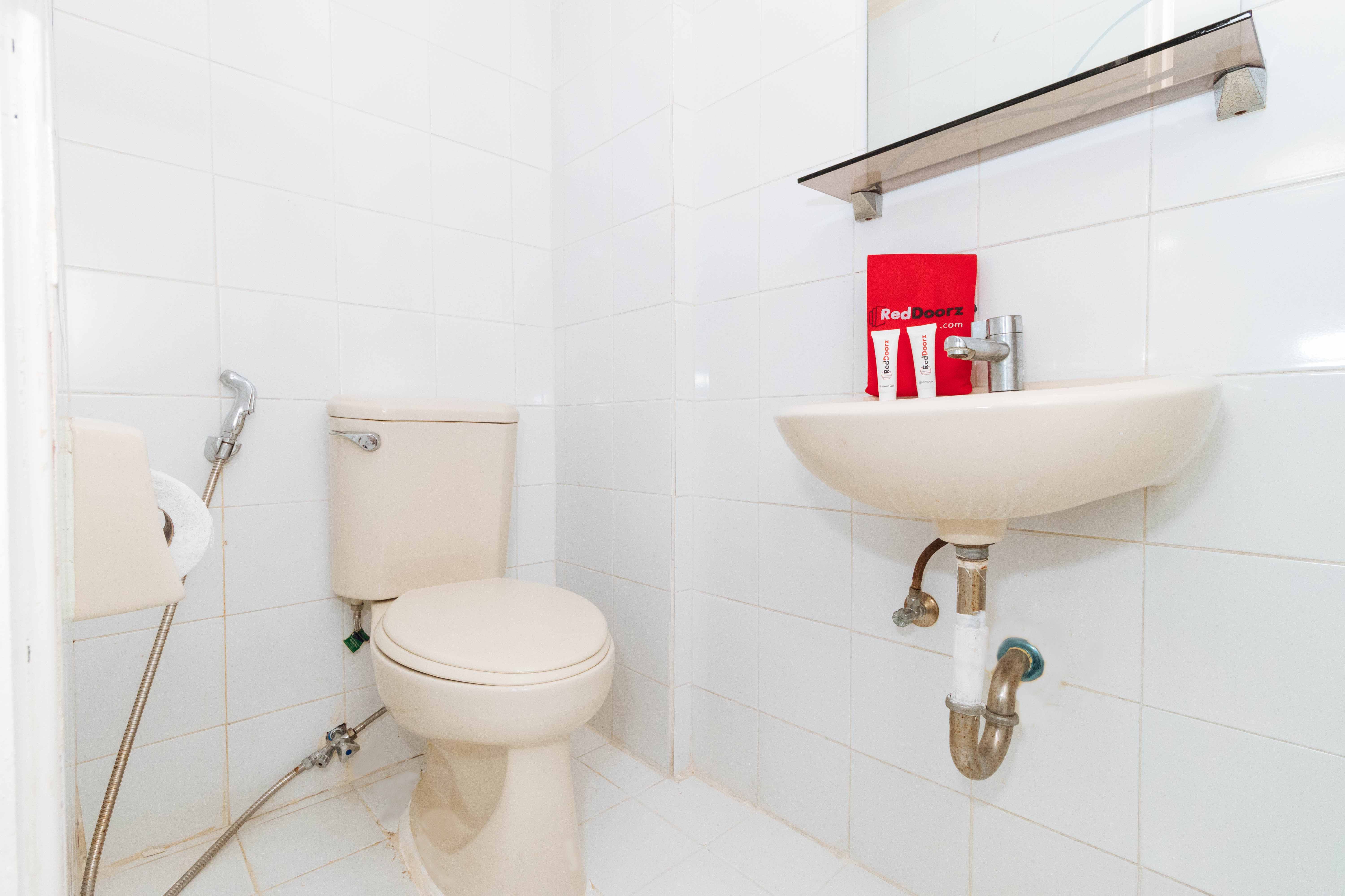 LPL Suites Greenbelt by RedDoorz