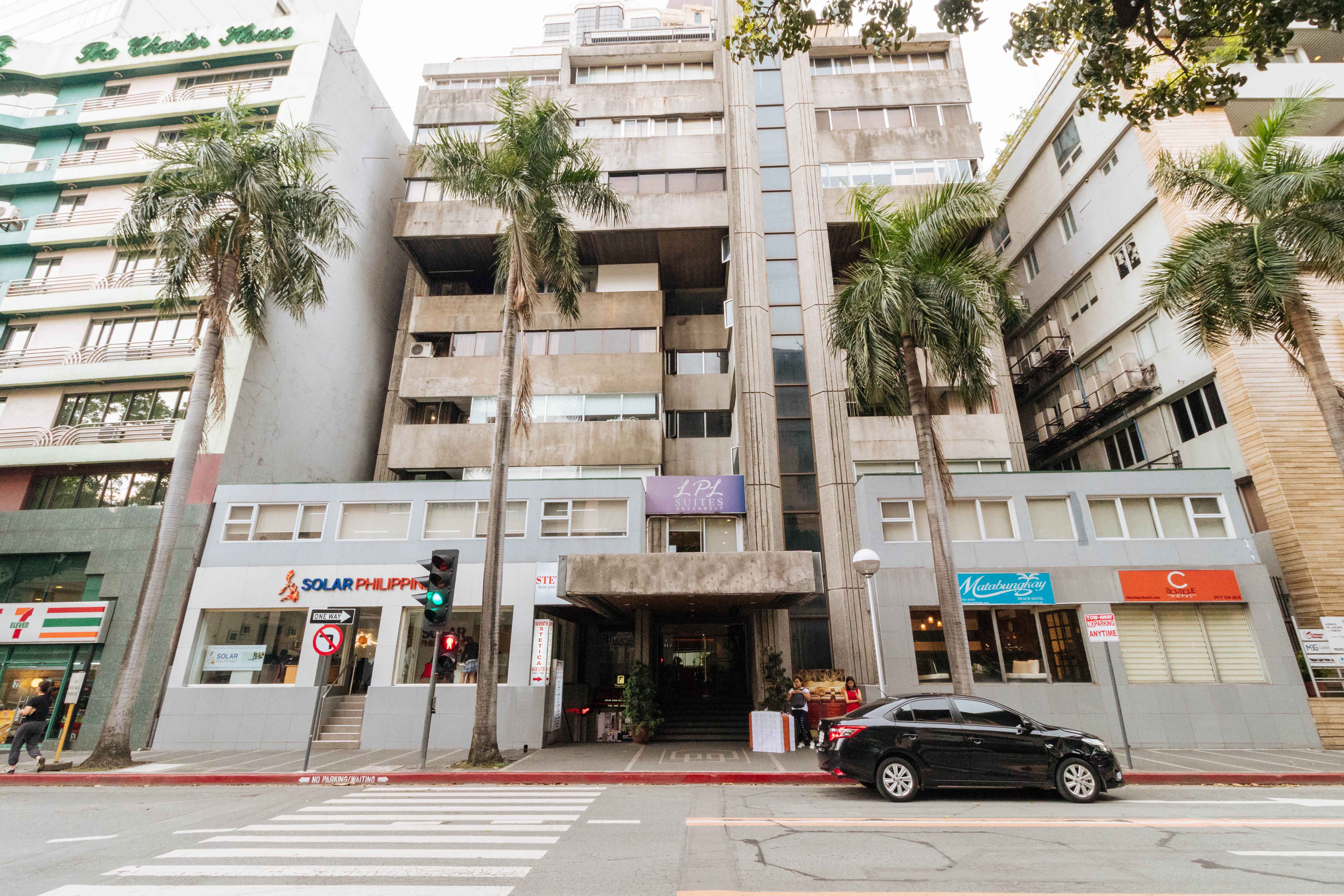 LPL Suites Greenbelt by RedDoorz