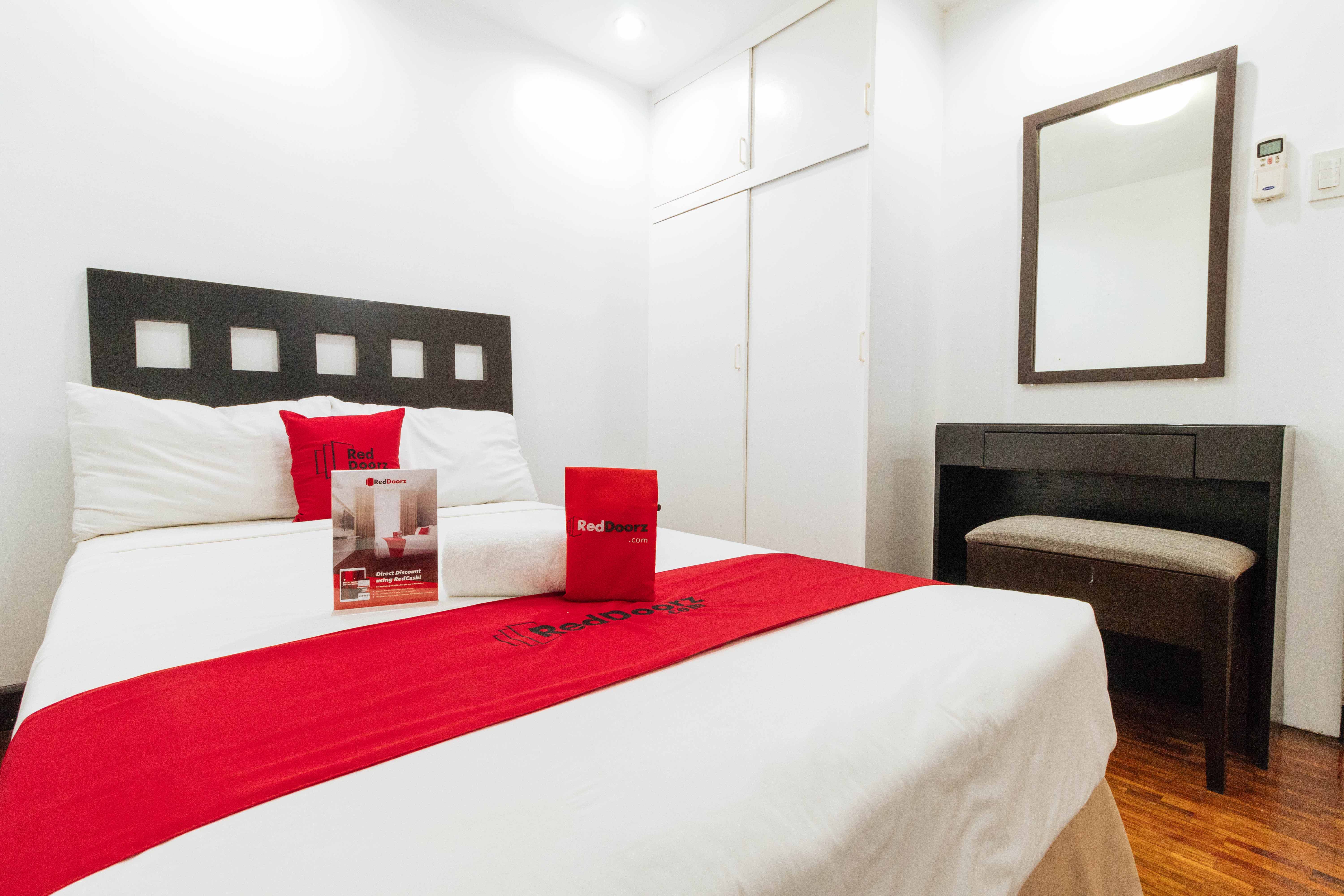 LPL Suites Greenbelt by RedDoorz