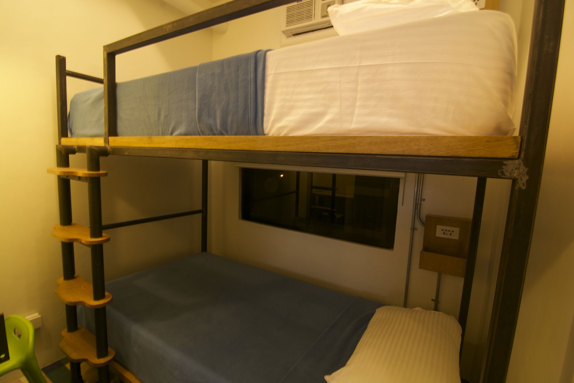 OYO 866 Junction Hostels