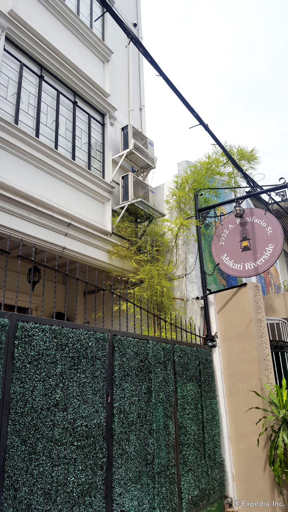 Makati Riverside Inn