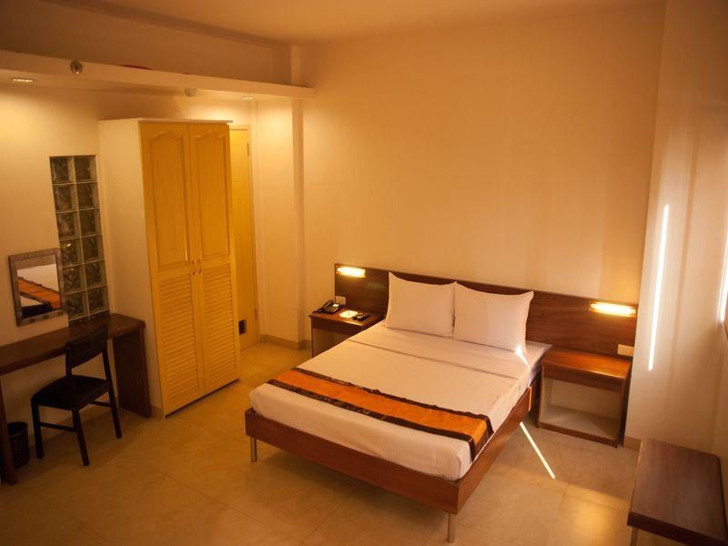 M Suites Hotel